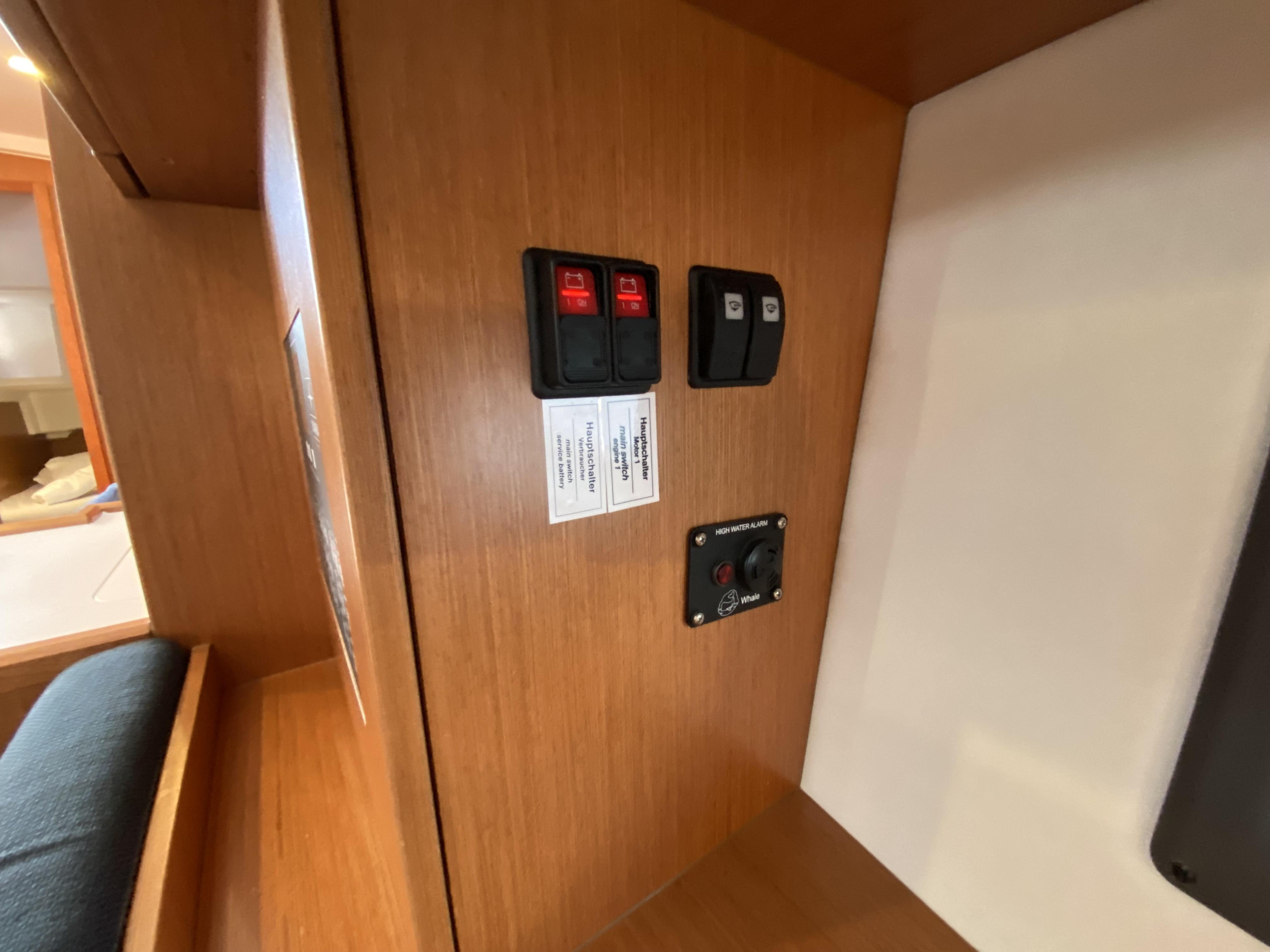 Bavaria C42 — photo 16