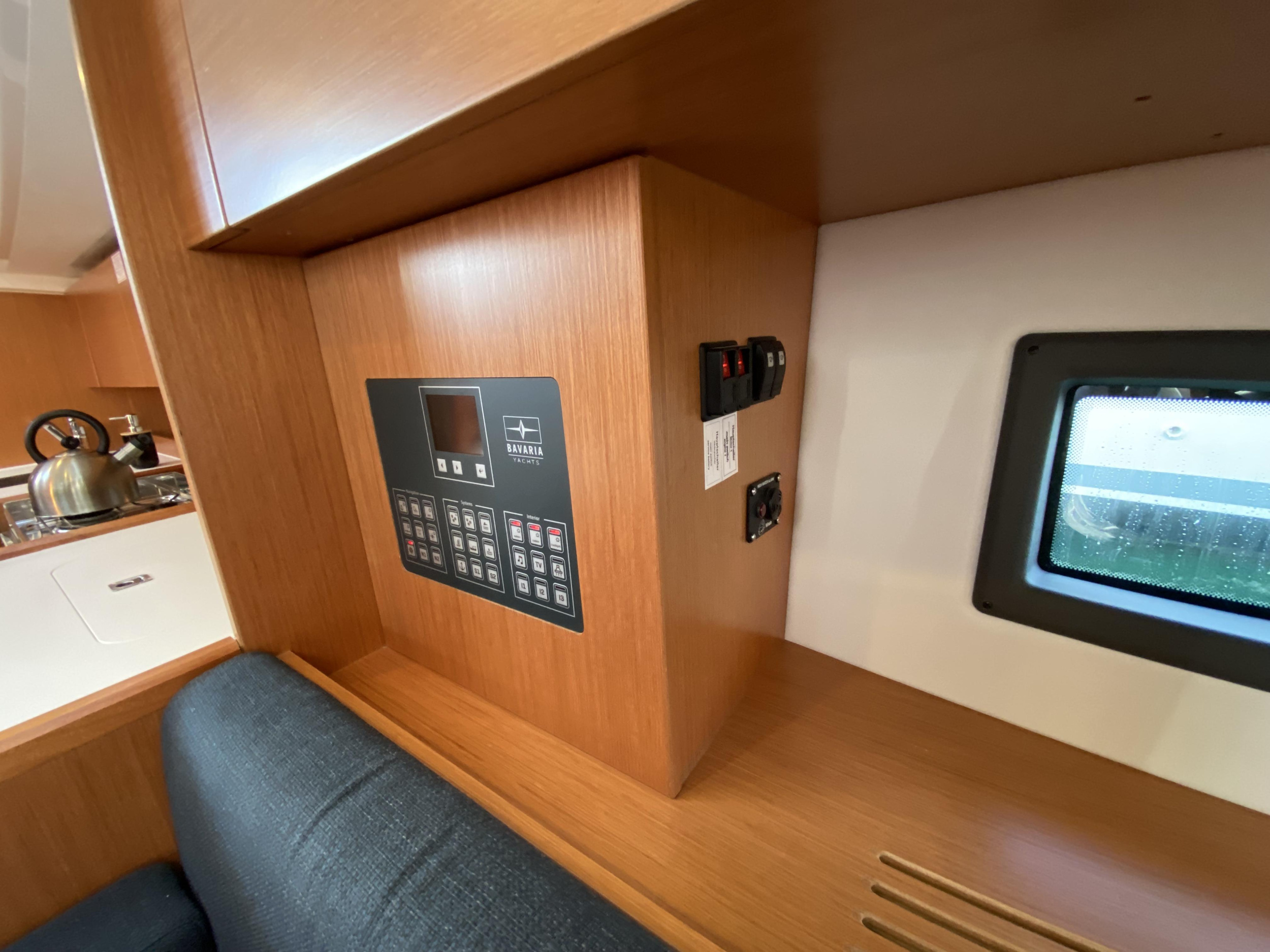 Bavaria C42 — photo 23