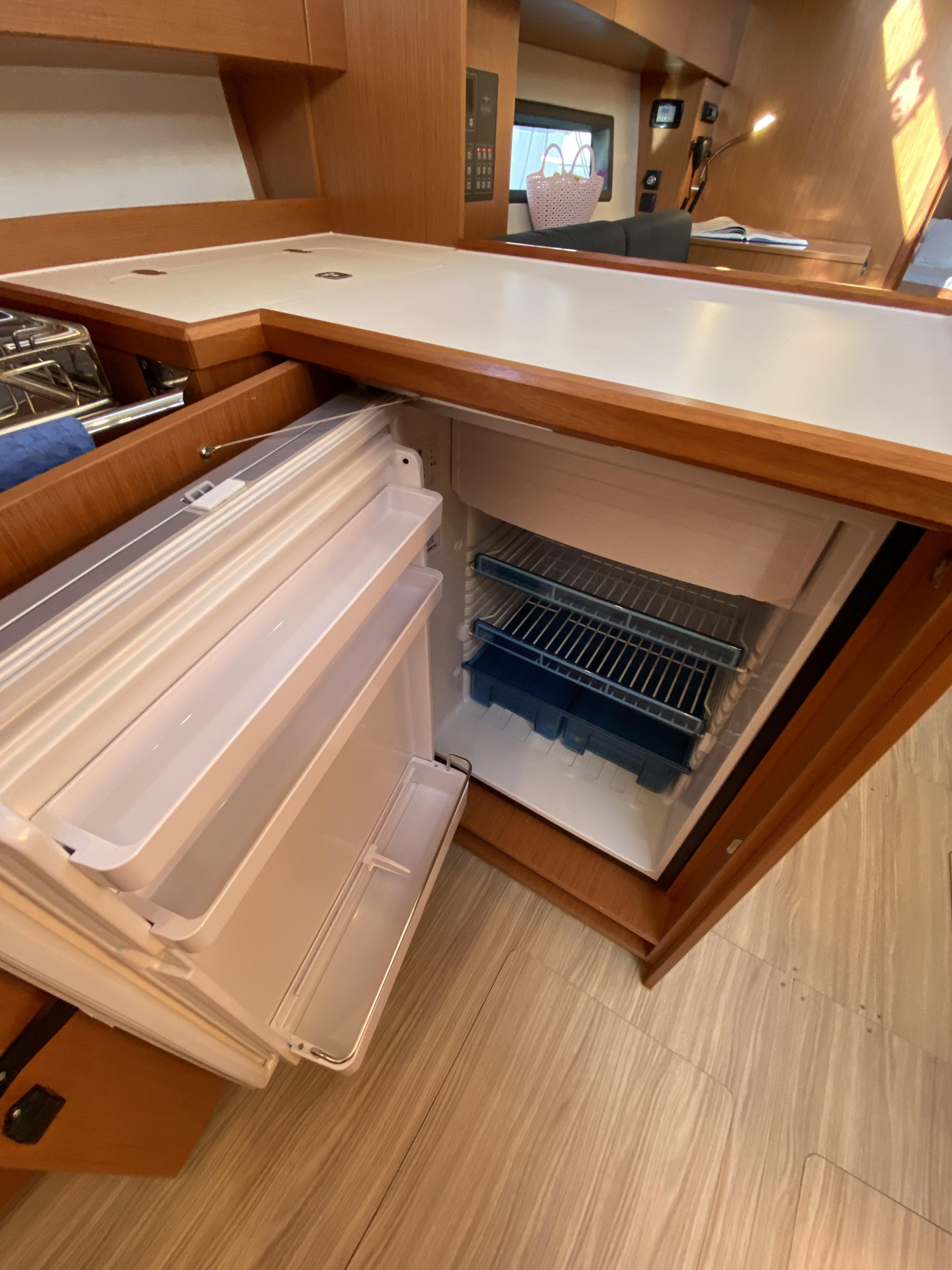 Bavaria C42 — photo 9