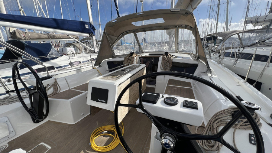 Dufour 390 — photo 4