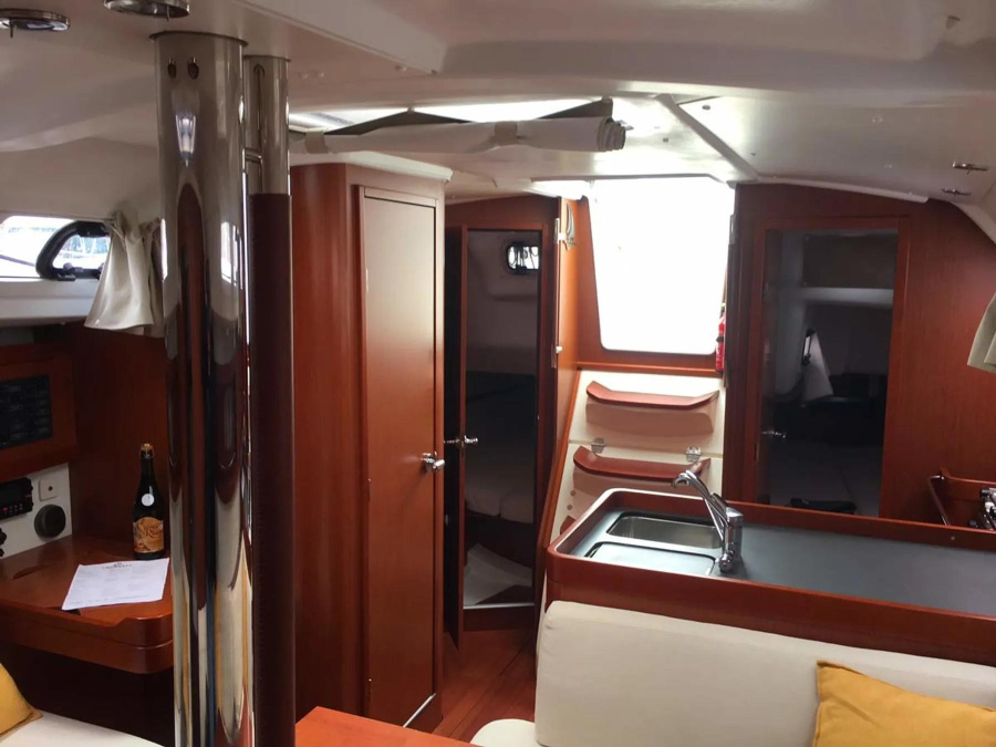 Dufour 375 — photo 2