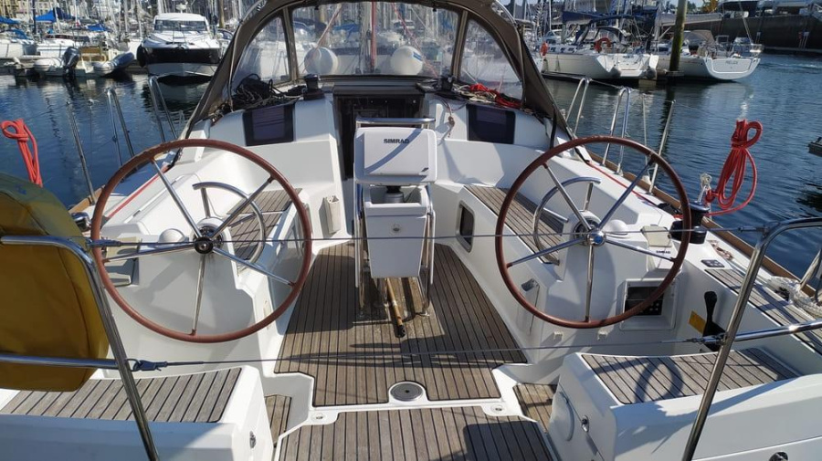 Sun Odyssey 379 — photo 3