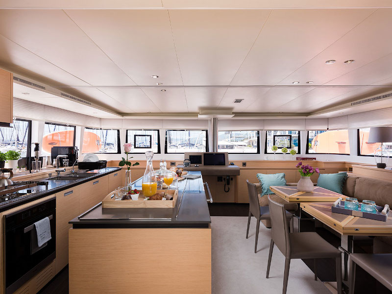 Lagoon 620 — photo 12