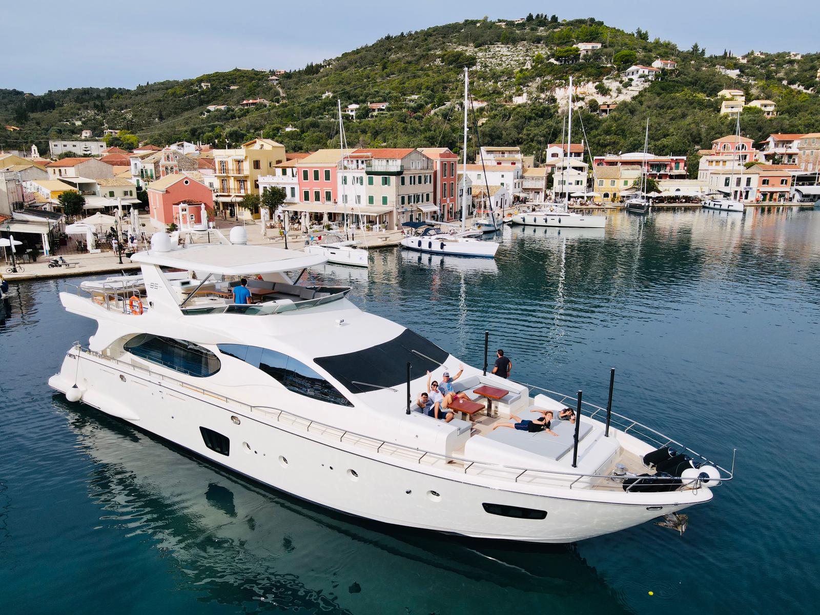 Azimut 85F — photo 11