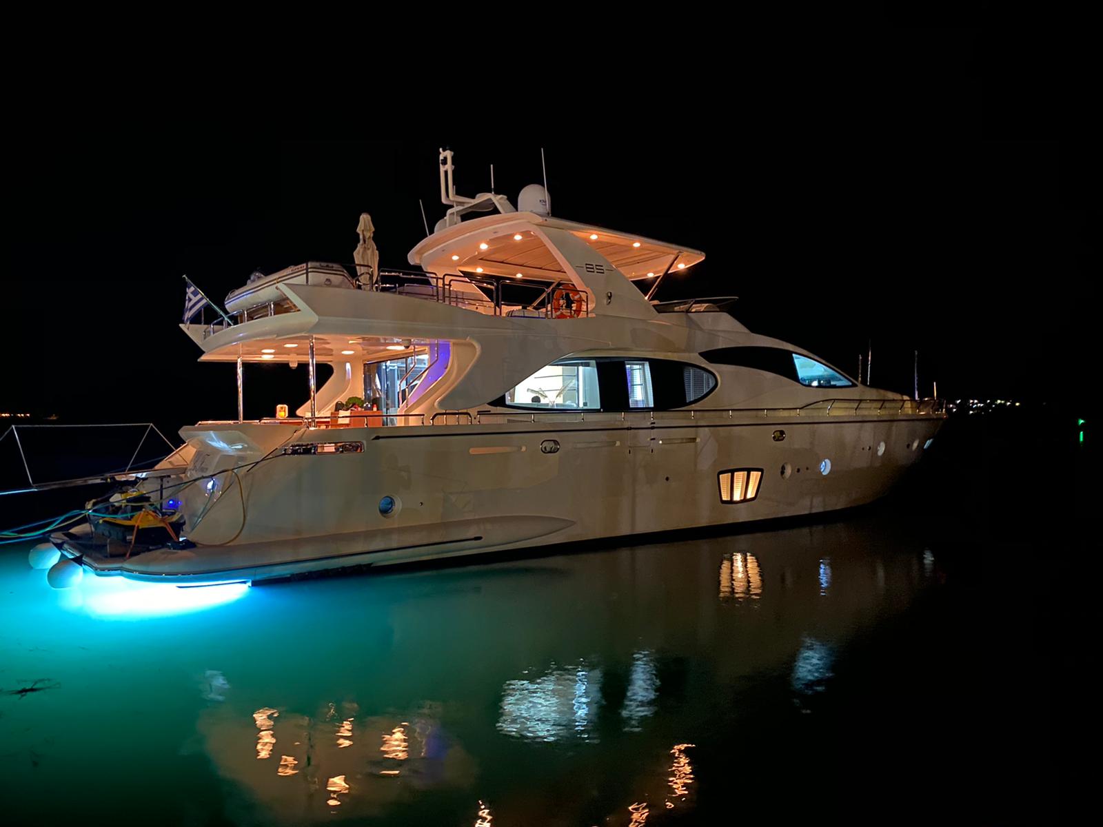 Azimut 85F — photo 6