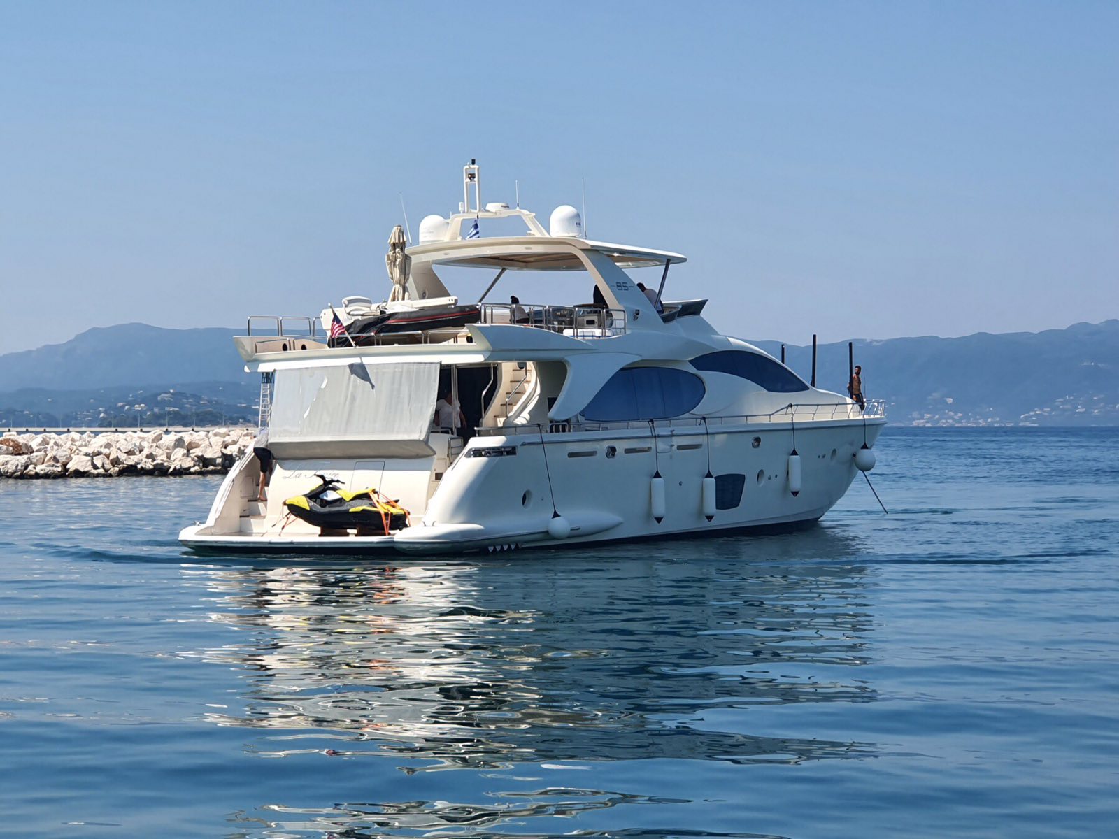 Azimut 85F — photo 14
