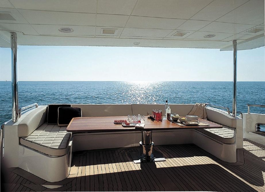 Azimut 85F — photo 10