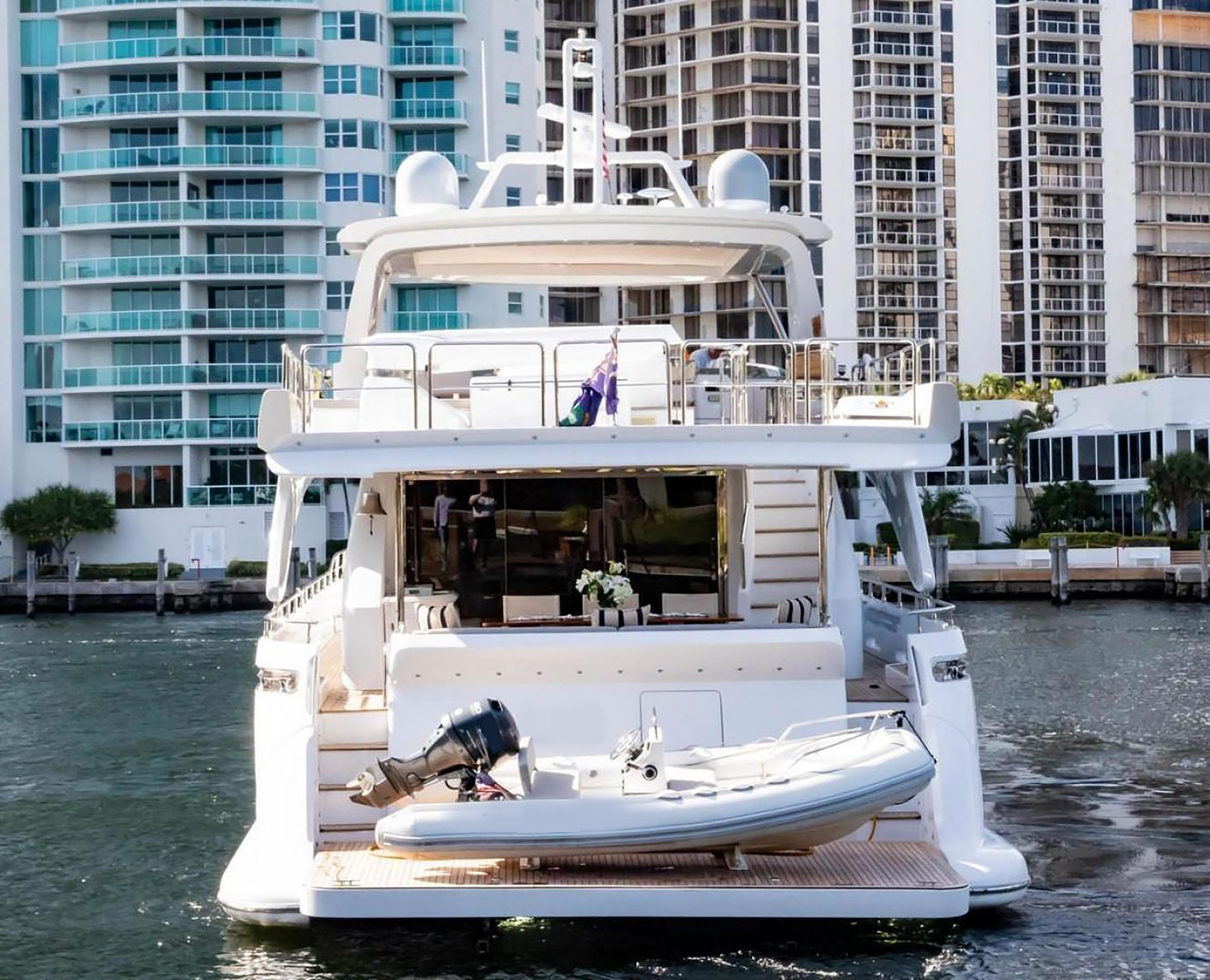 Azimut 85F — photo 32