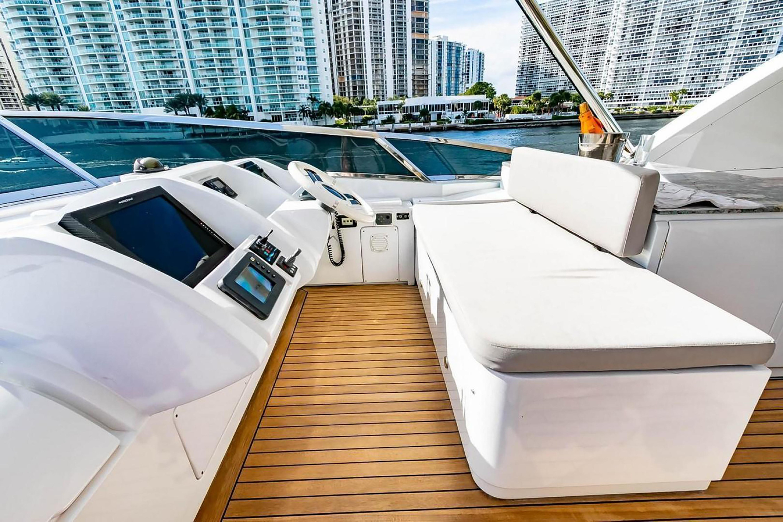 Azimut 85F — photo 30