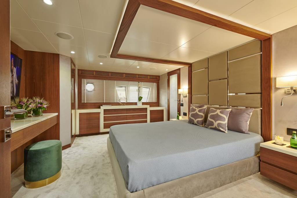 Azimut 85F — photo 41