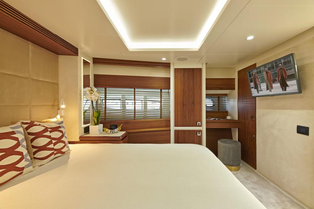 Azimut 85F — photo 27