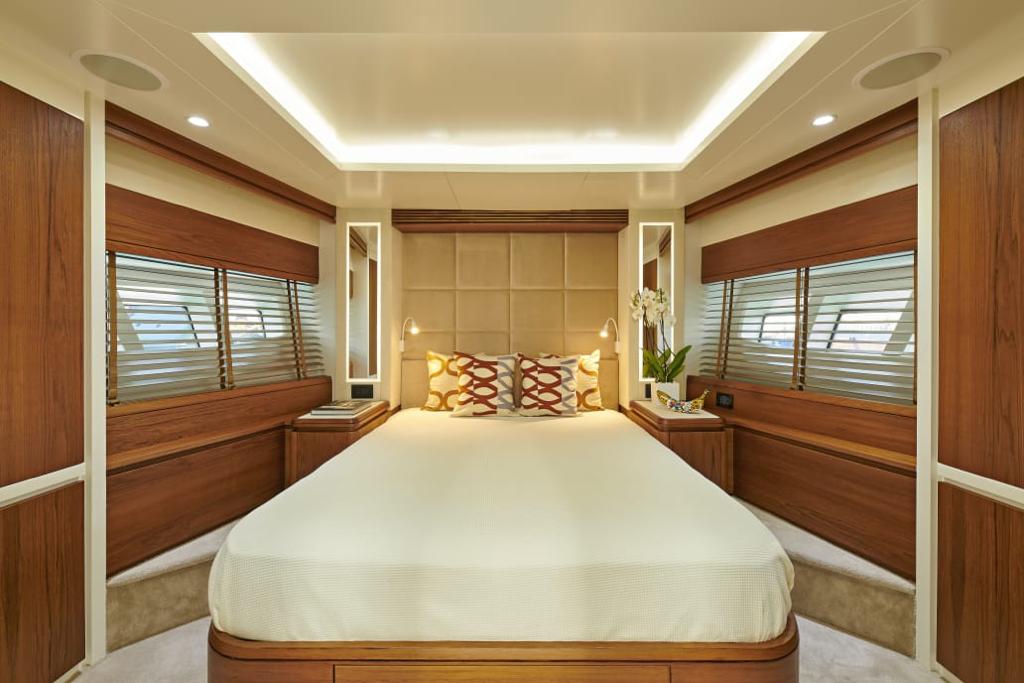 Azimut 85F — photo 8