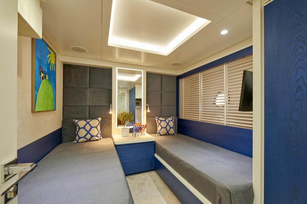 Azimut 85F — photo 24