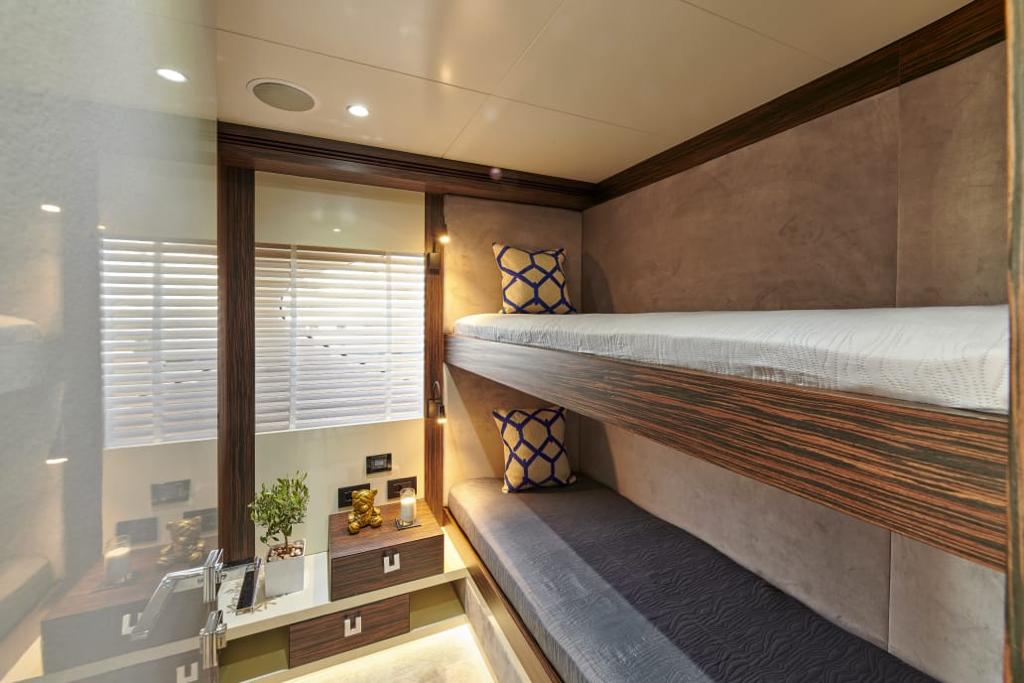 Azimut 85F — photo 29
