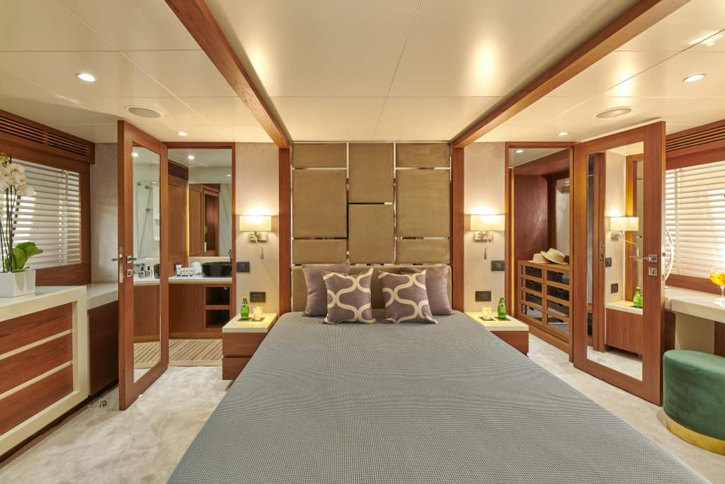 Azimut 85F — photo 42