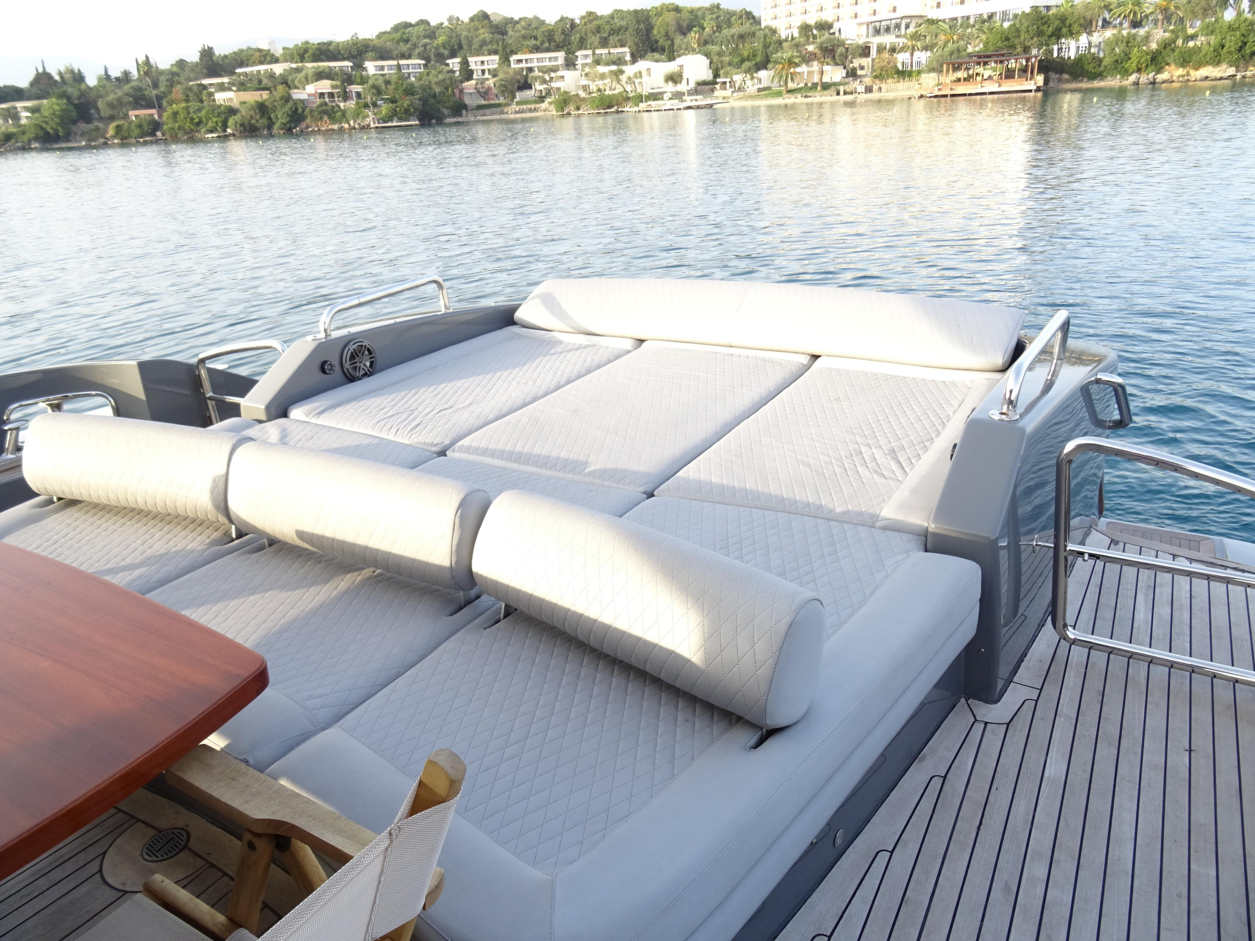 Azimut 86 — photo 16