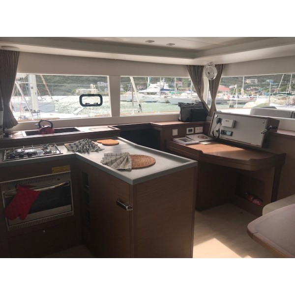Lagoon 450 Flybridge — photo 5