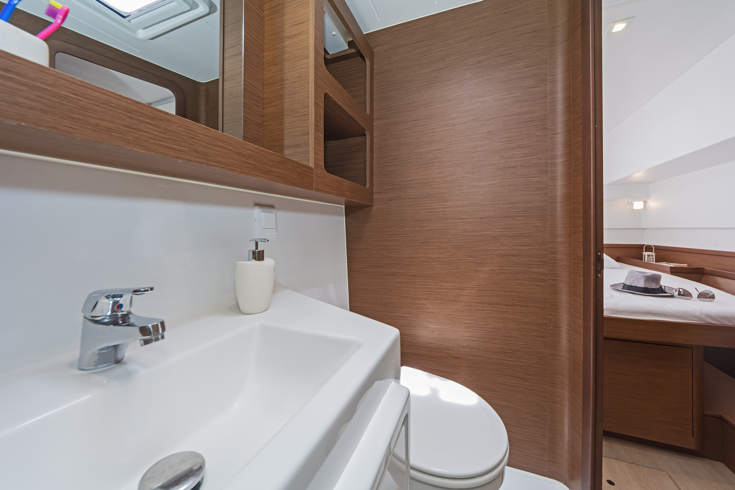 Lagoon 42 & GEN — photo 13