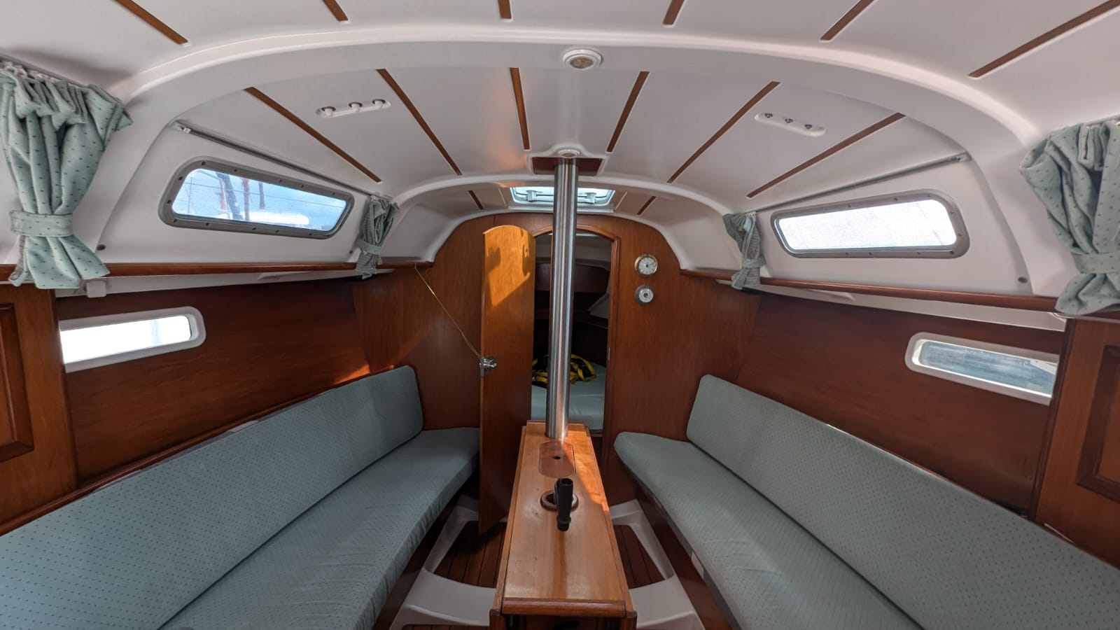 Oceanis 311 (DL) — photo 9