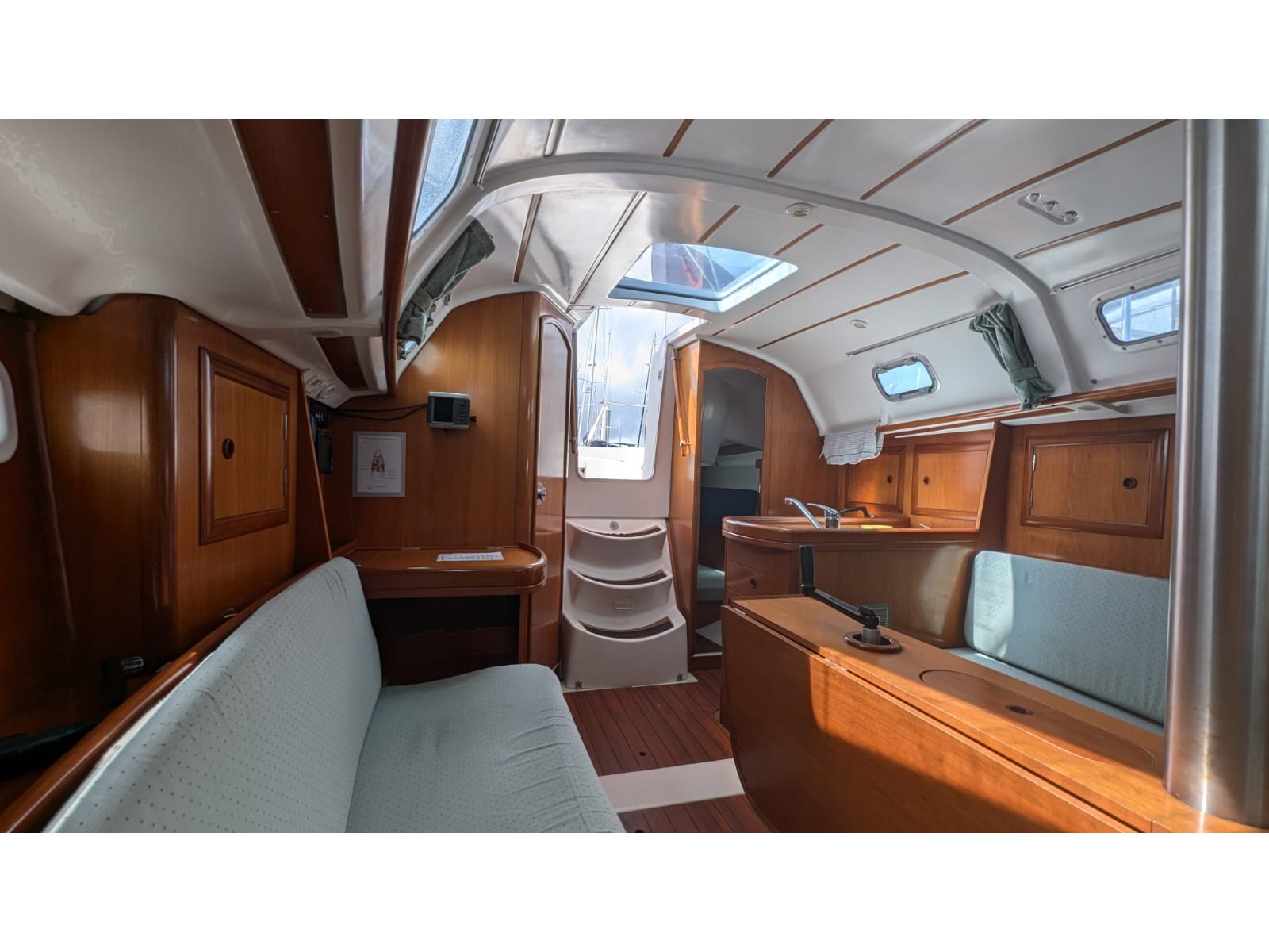 Oceanis 311 (DL) — photo 7