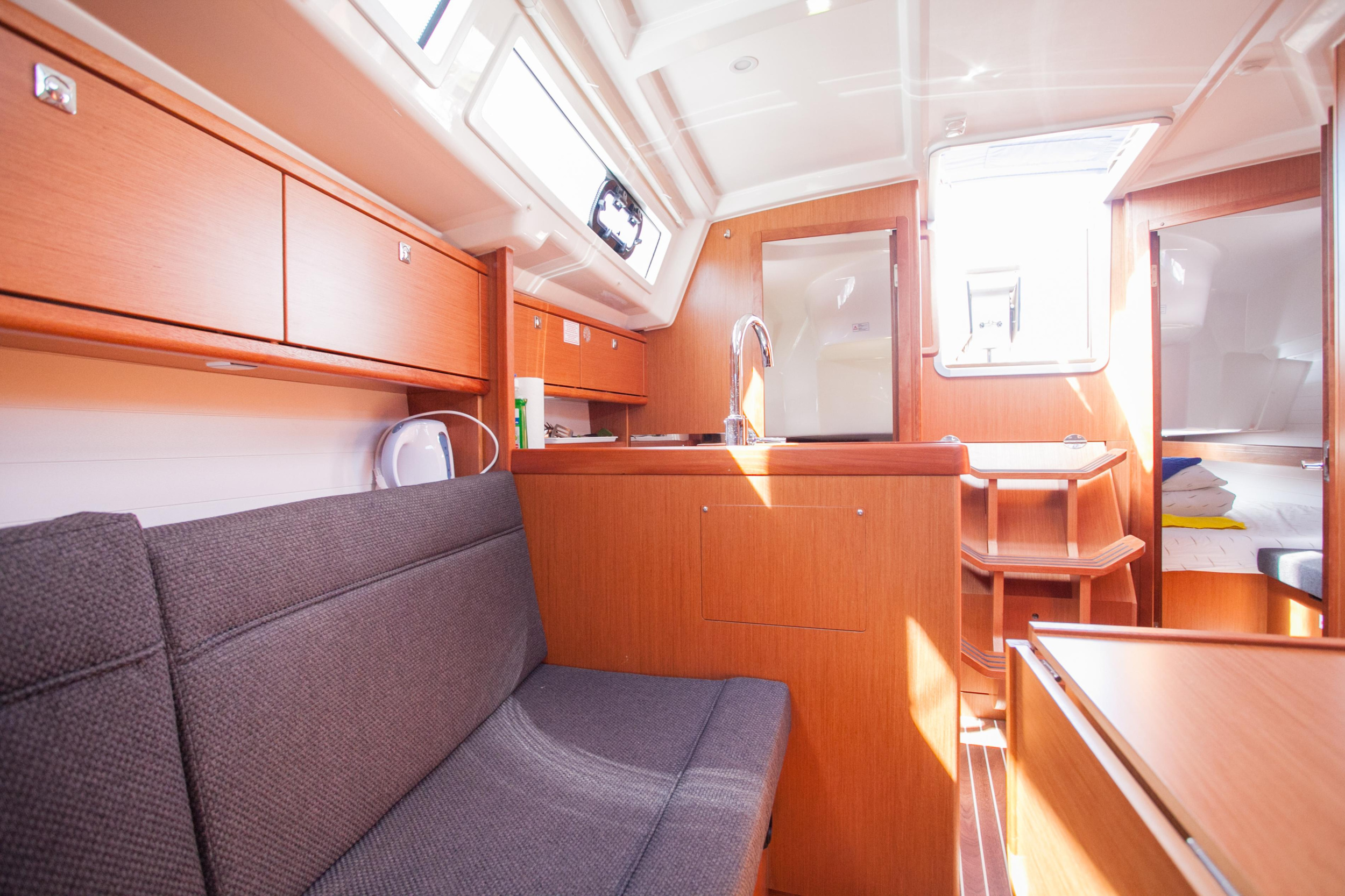 Bavaria Cruiser 34 — photo 13