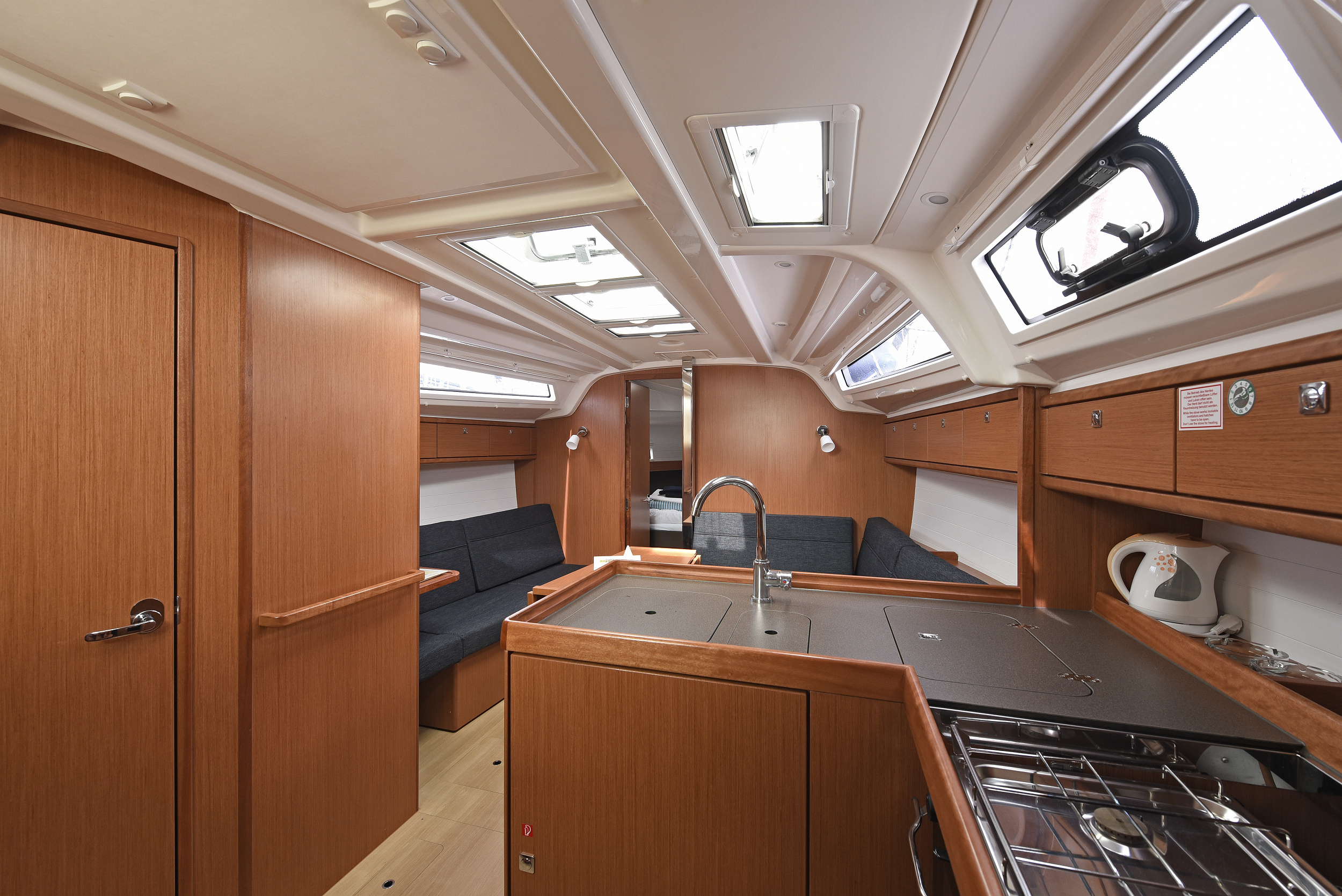 Bavaria Cruiser 37 — photo 8