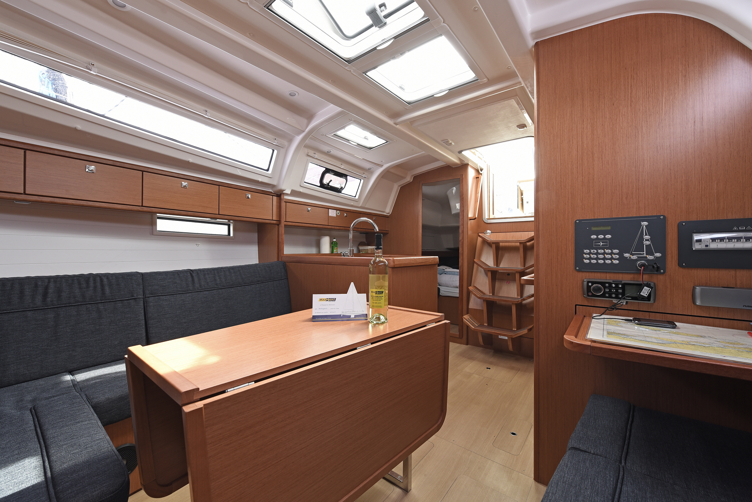 Bavaria Cruiser 37 — photo 6