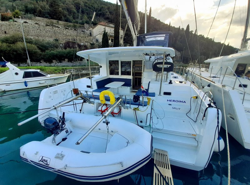 Lagoon 40 — photo 14