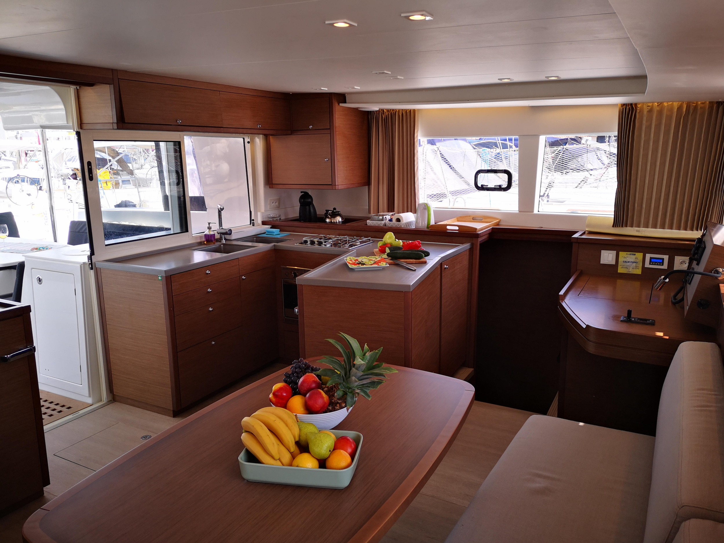 Lagoon 450 Fly — photo 10