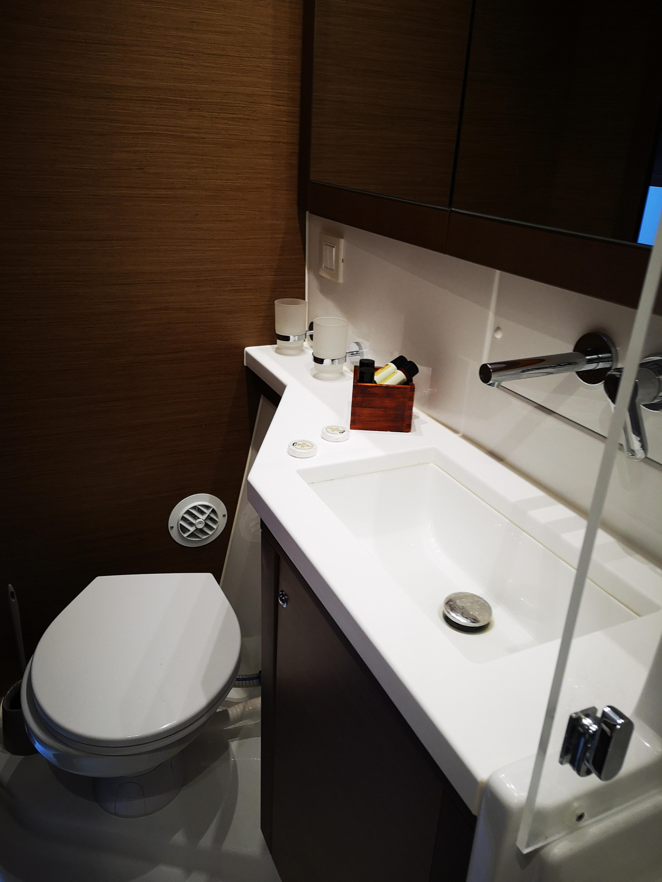 Lagoon 450 Fly — photo 4