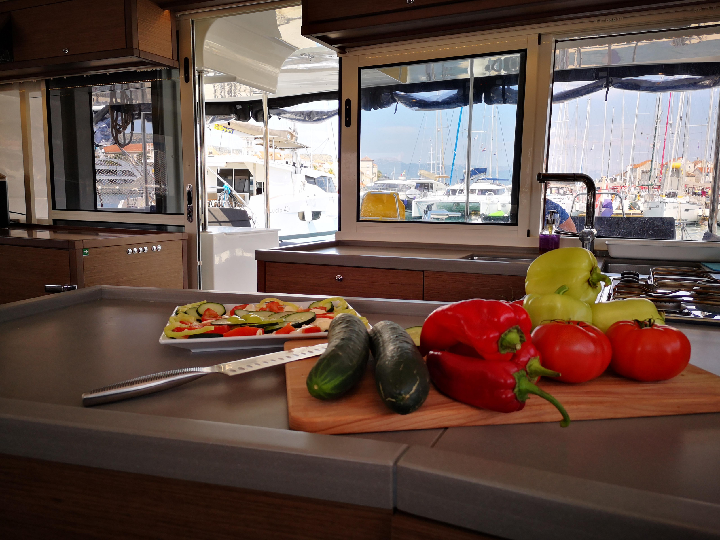 Lagoon 450 Fly — photo 8