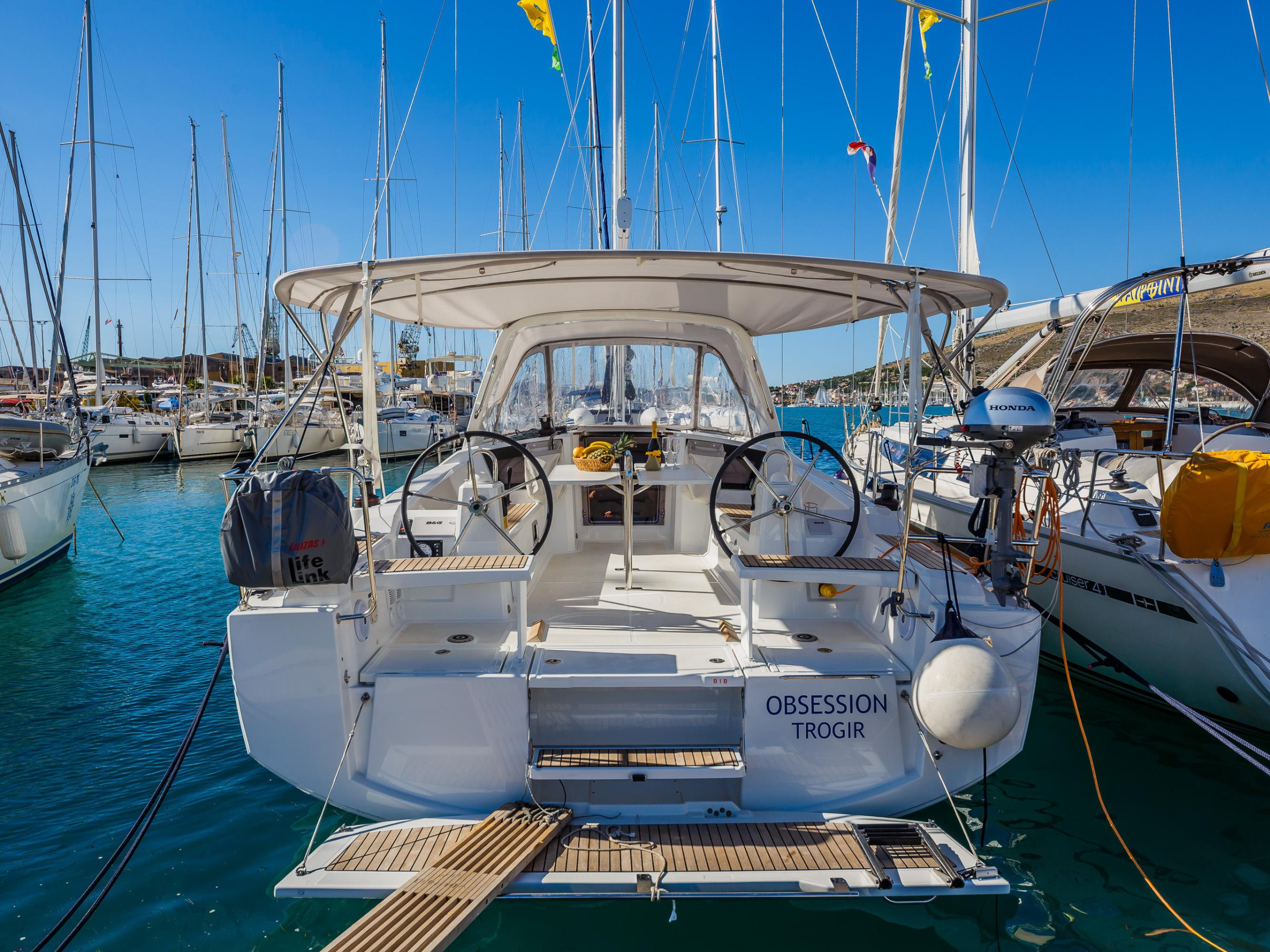 Oceanis 38.1 — photo 1