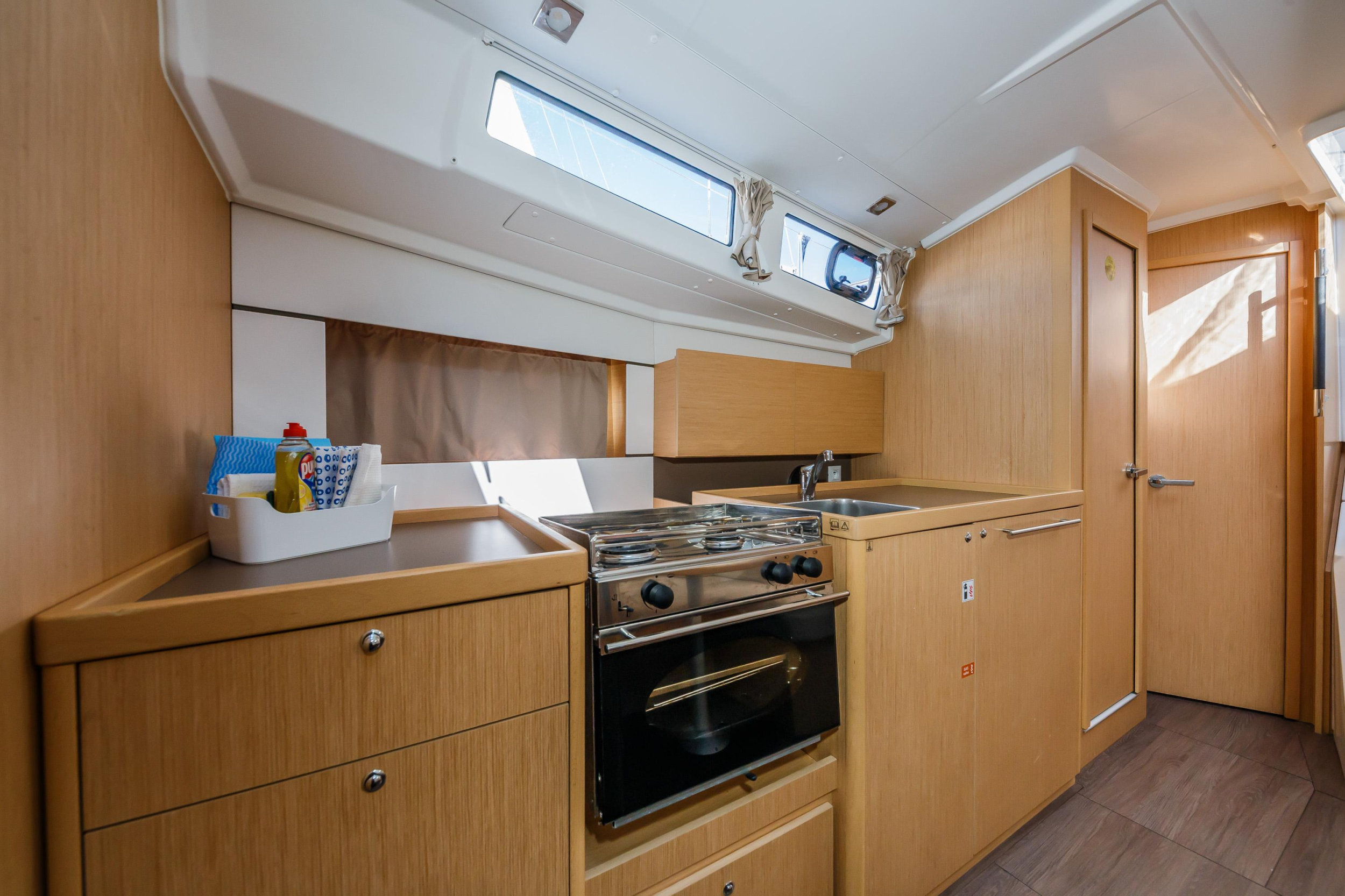 Oceanis 38.1 — photo 15