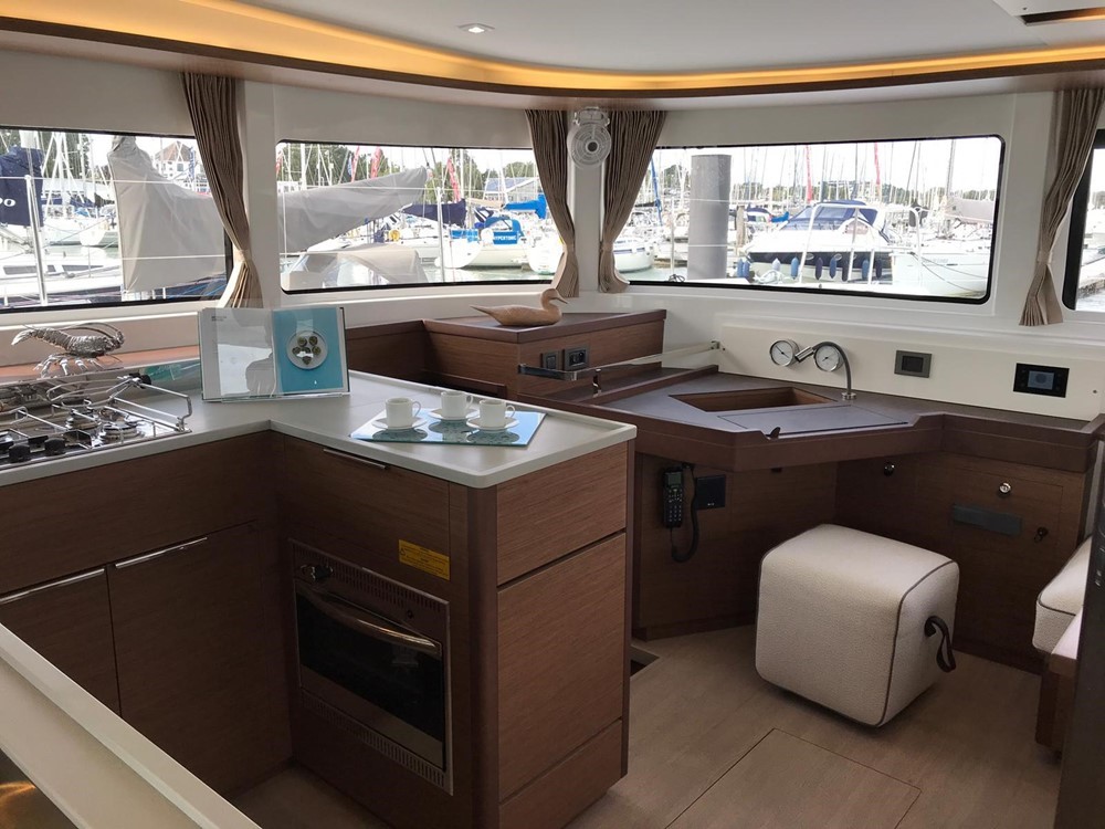 Lagoon 46 Fly — photo 13