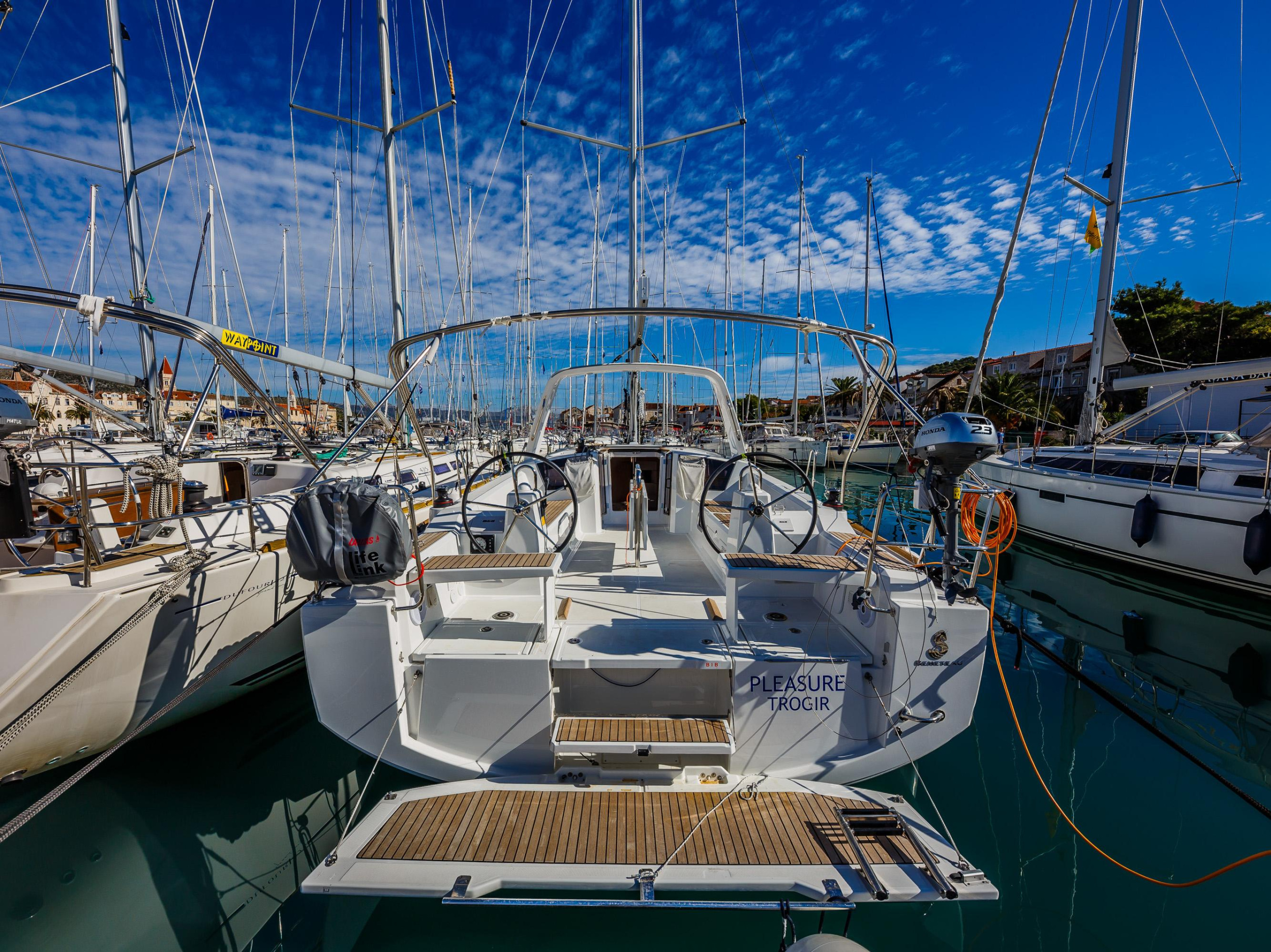 Oceanis 38.1 — photo 1