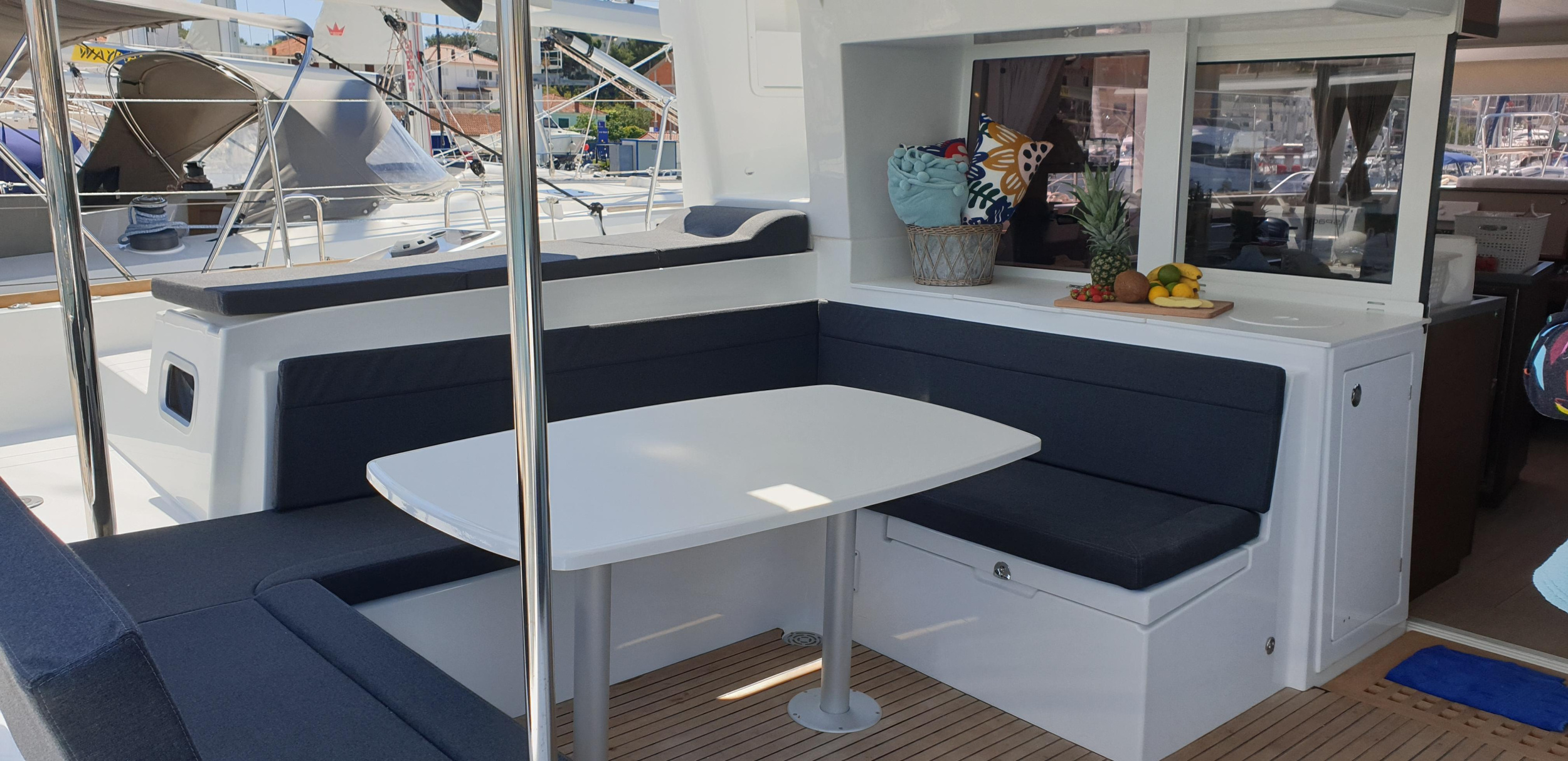Lagoon 450 Fly — photo 3