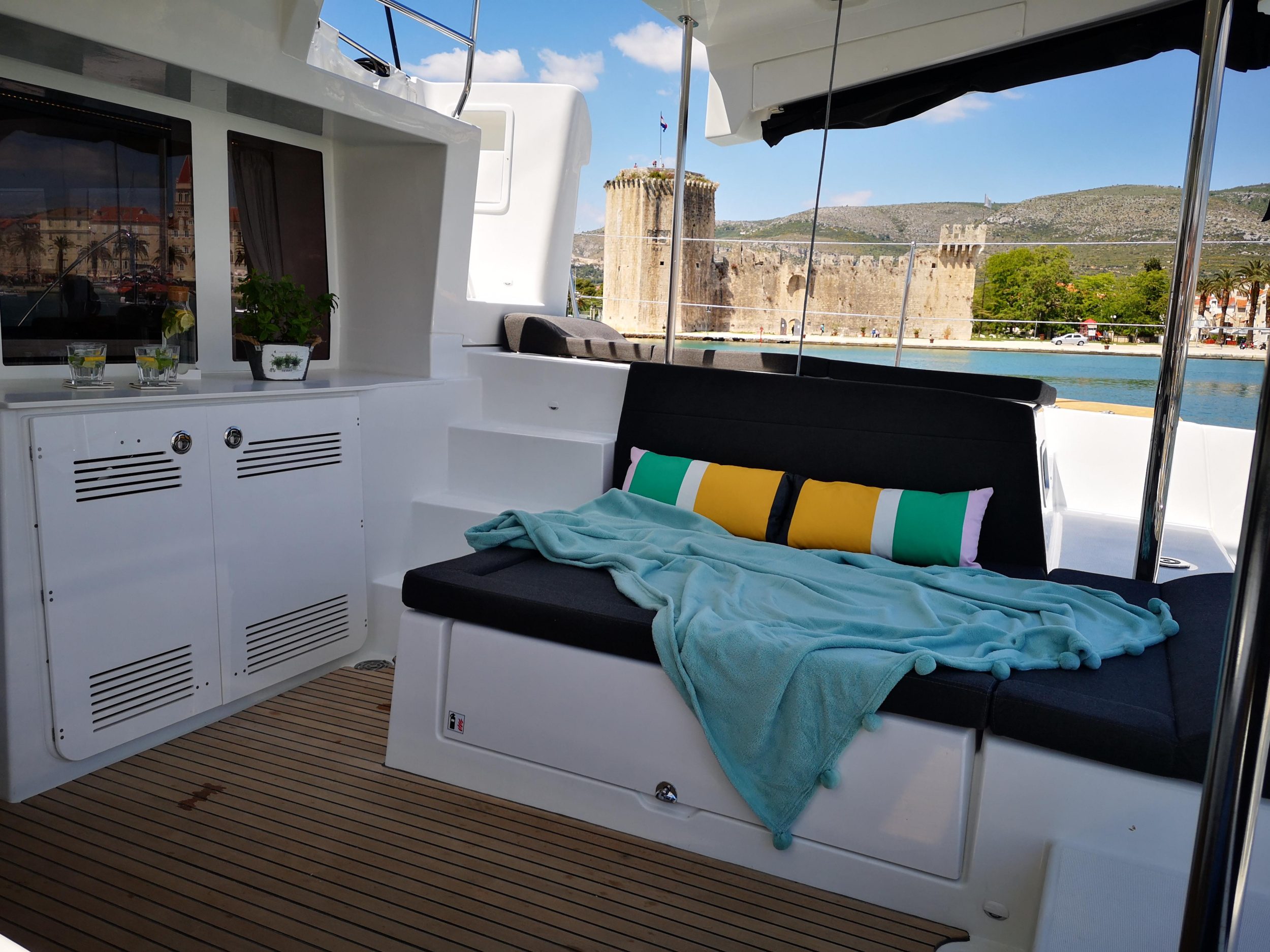 Lagoon 450 Fly — photo 14