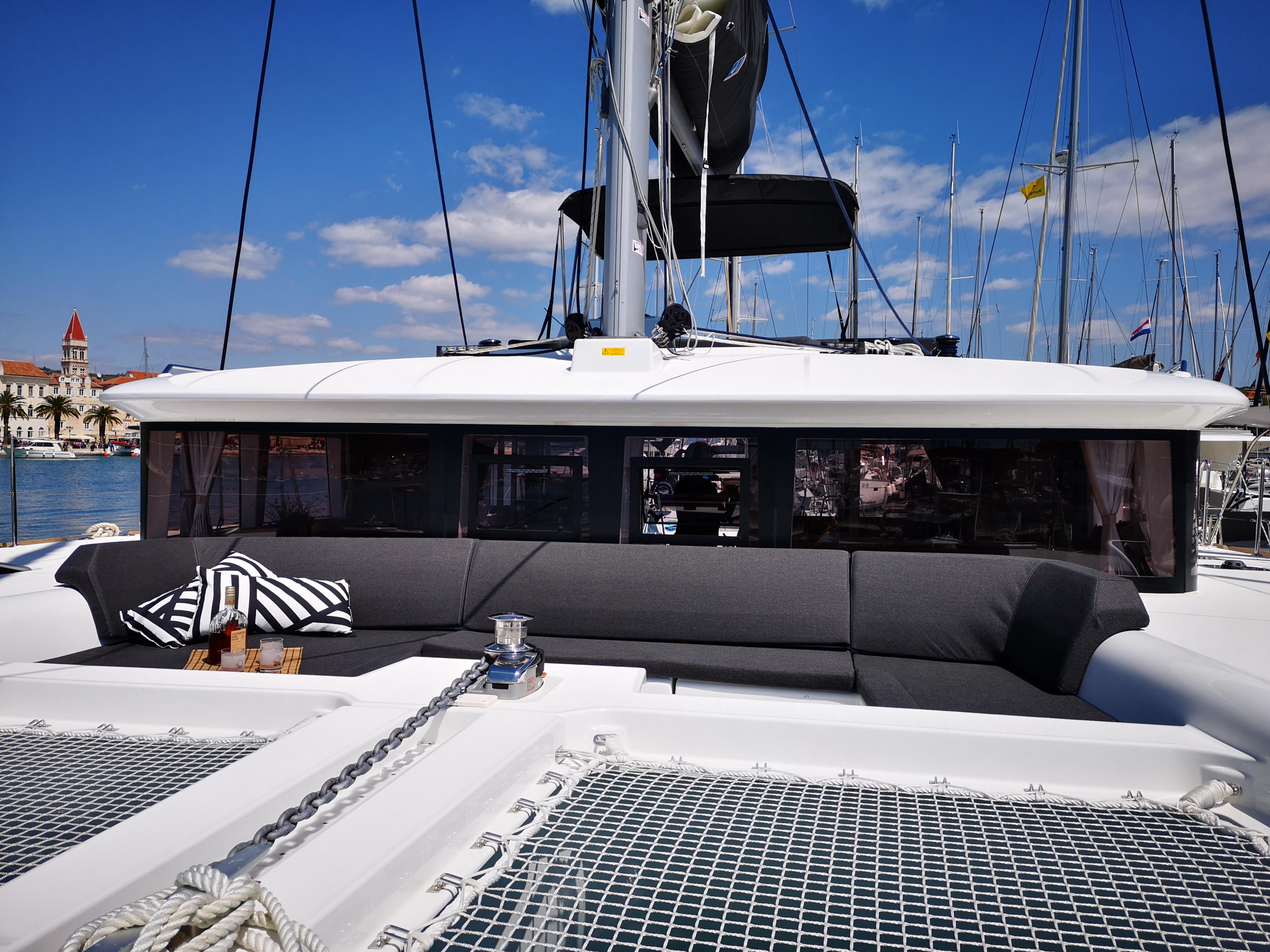 Lagoon 450 Fly — photo 2