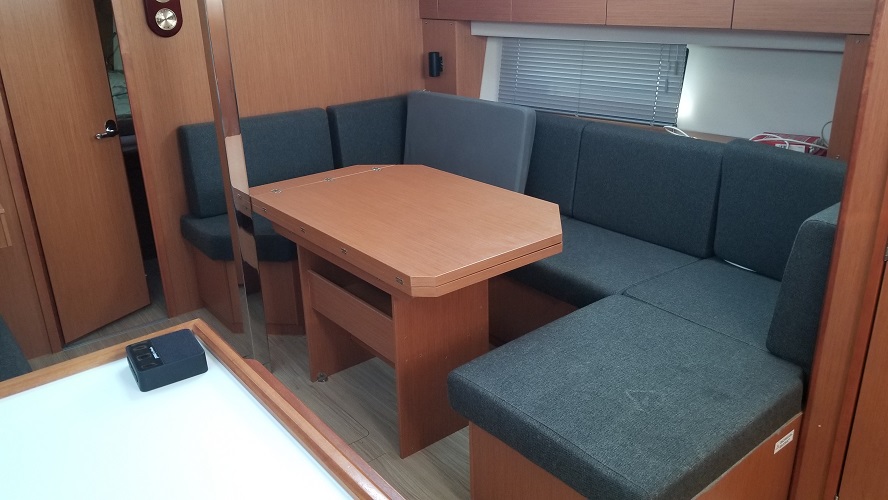 Bavaria C42 — photo 14