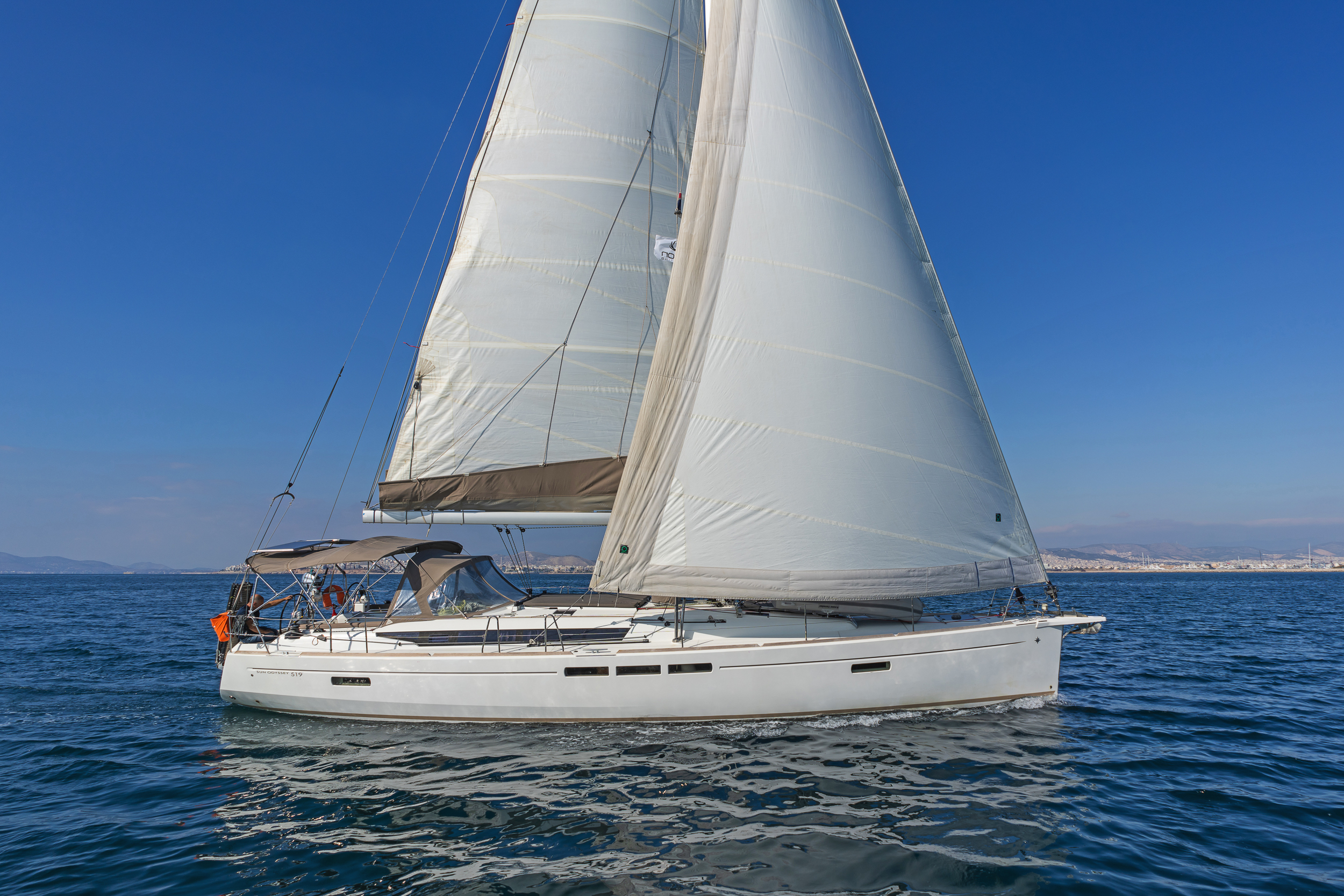 Sun Odyssey 519 & GEN — photo 2