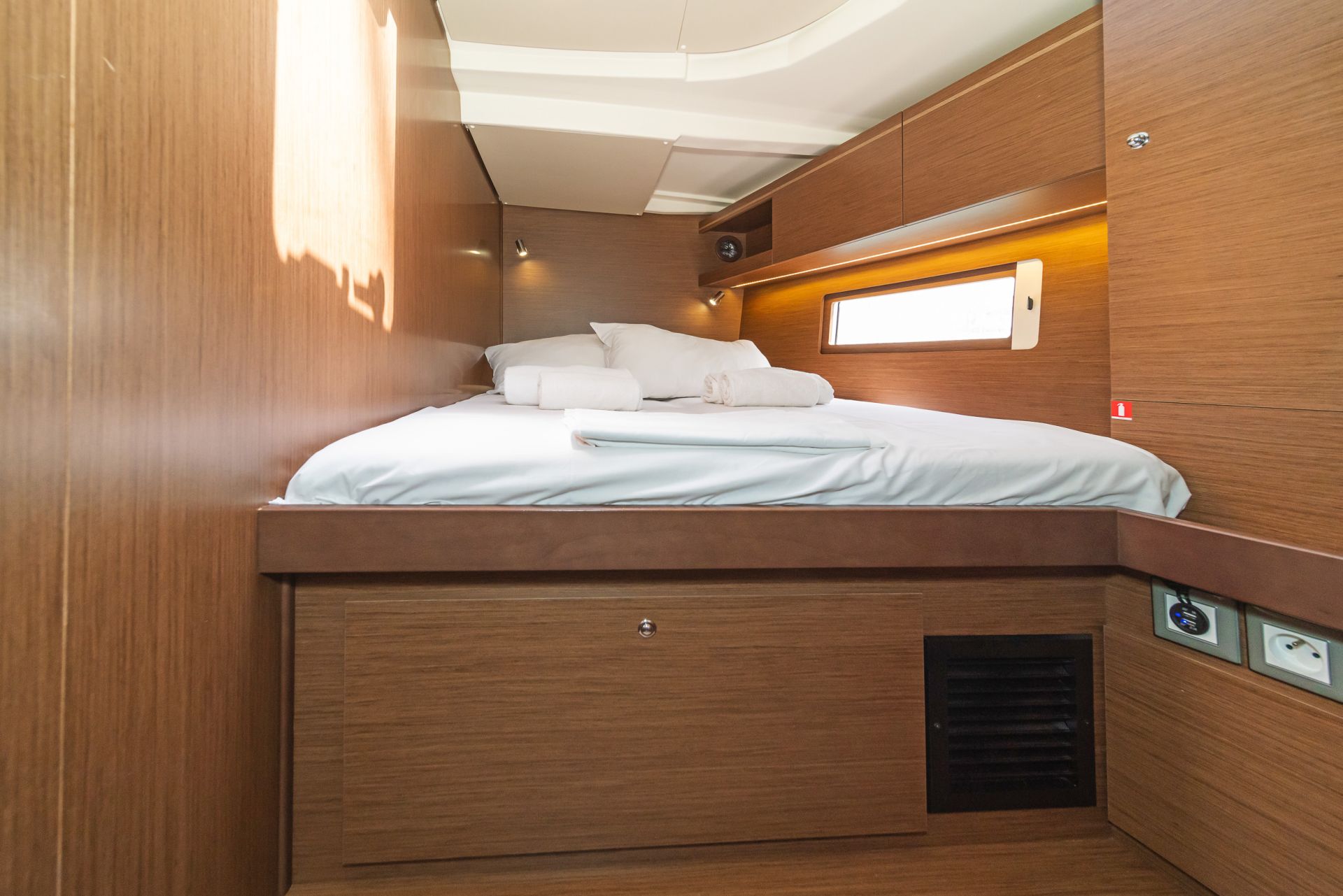 Oceanis 51.1 (5+1 cab) & GEN — photo 5