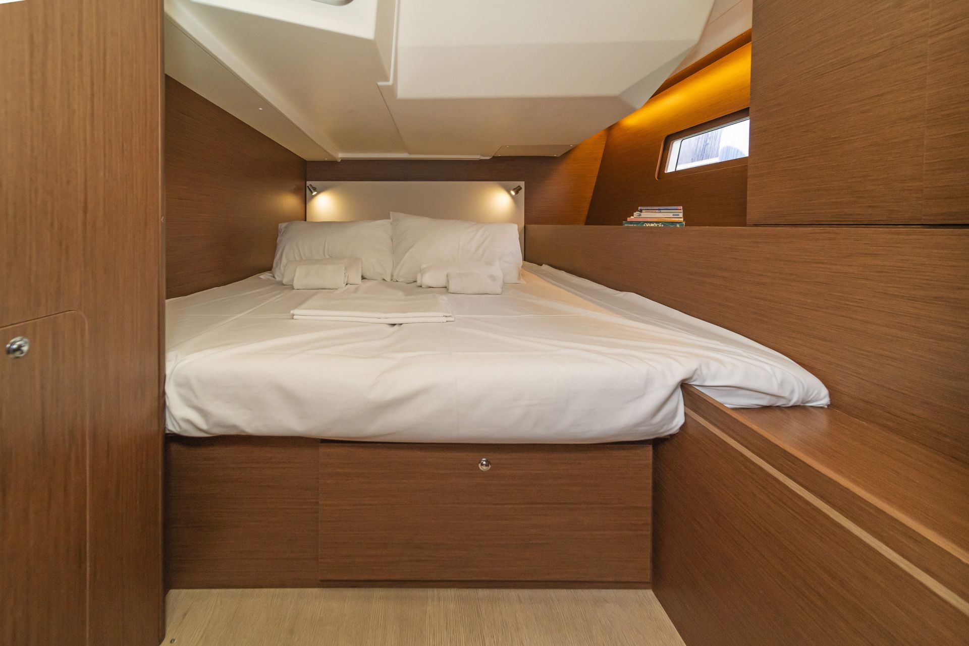 Oceanis 51.1 (5+1 cab) & GEN — photo 11