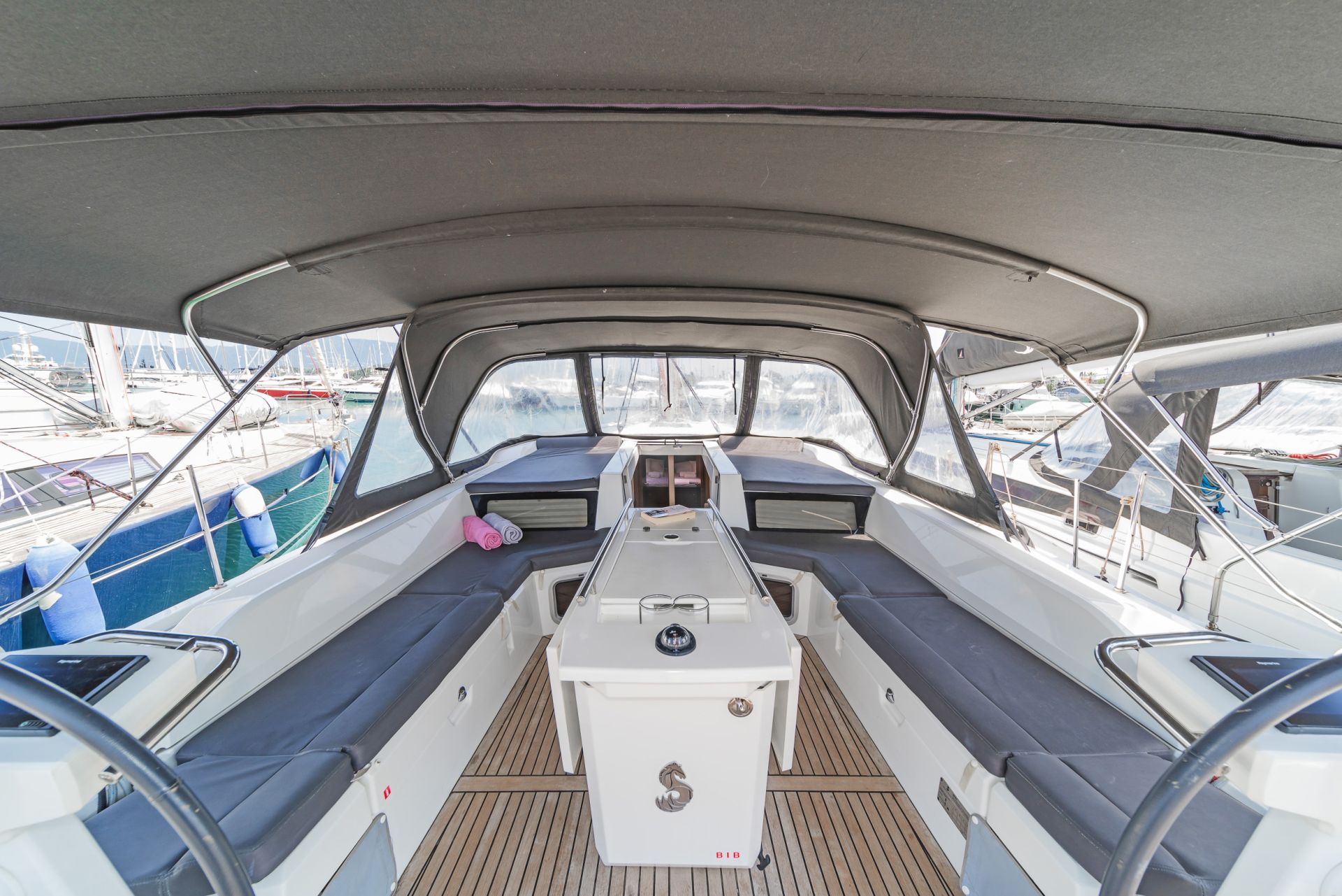 Oceanis 51.1 (5+1 cab) & GEN — photo 4
