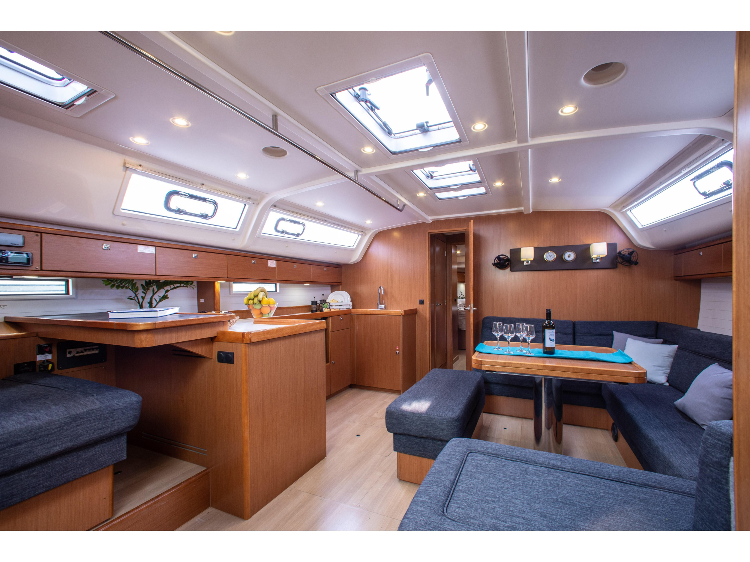 Bavaria Cruiser 51 — photo 11
