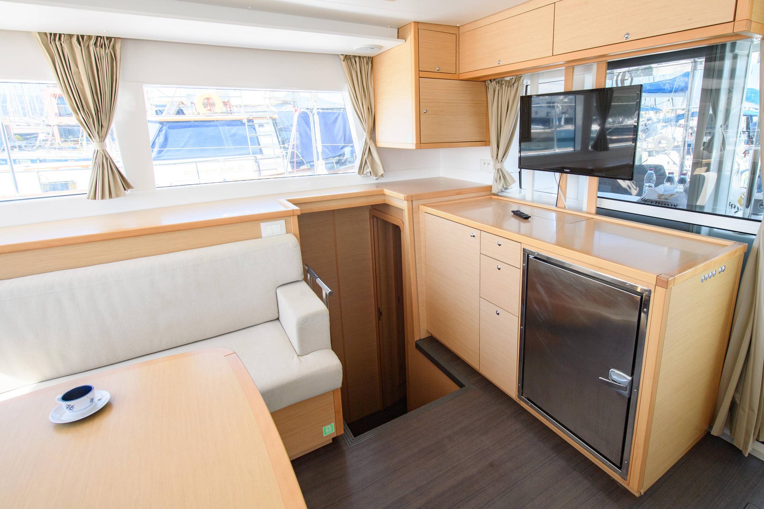 Lagoon 450 Flybridge — photo 5