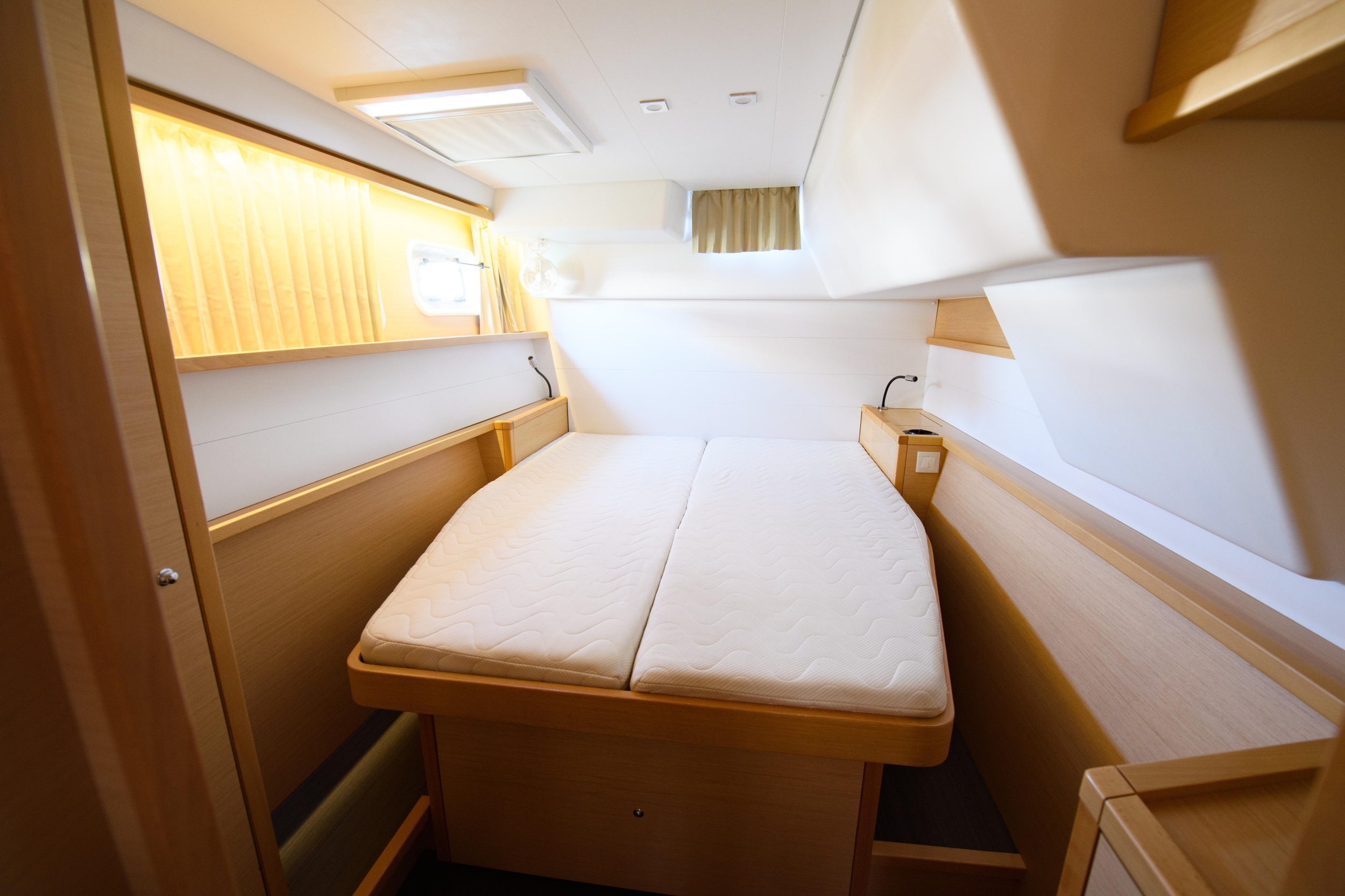 Lagoon 450 Flybridge — photo 11