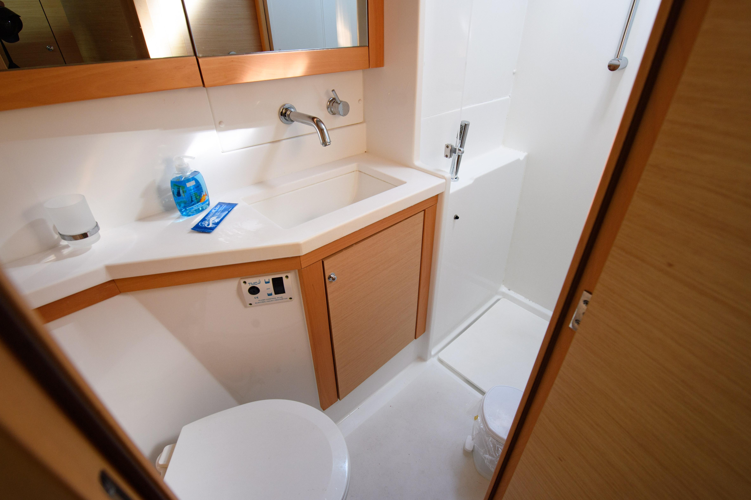 Lagoon 450 Flybridge — photo 17