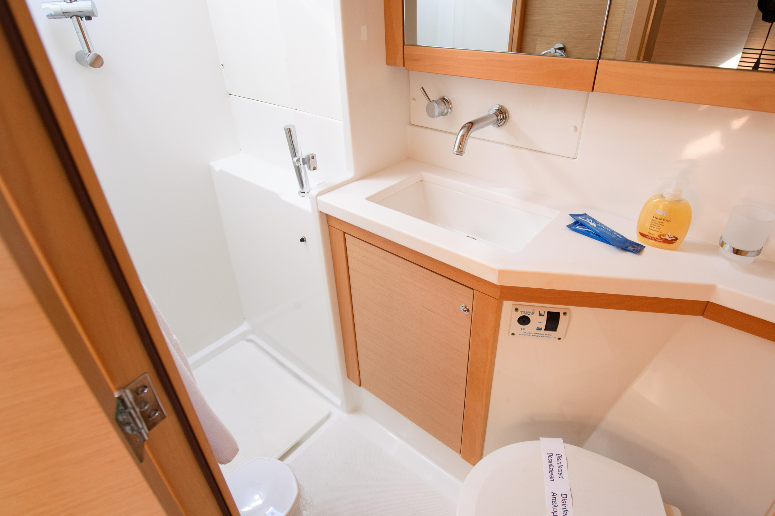 Lagoon 450 Flybridge — photo 6