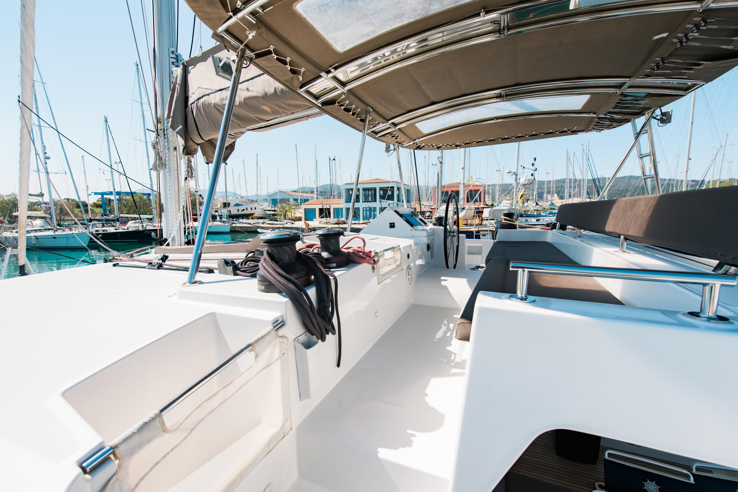Lagoon 450 Flybridge — photo 15