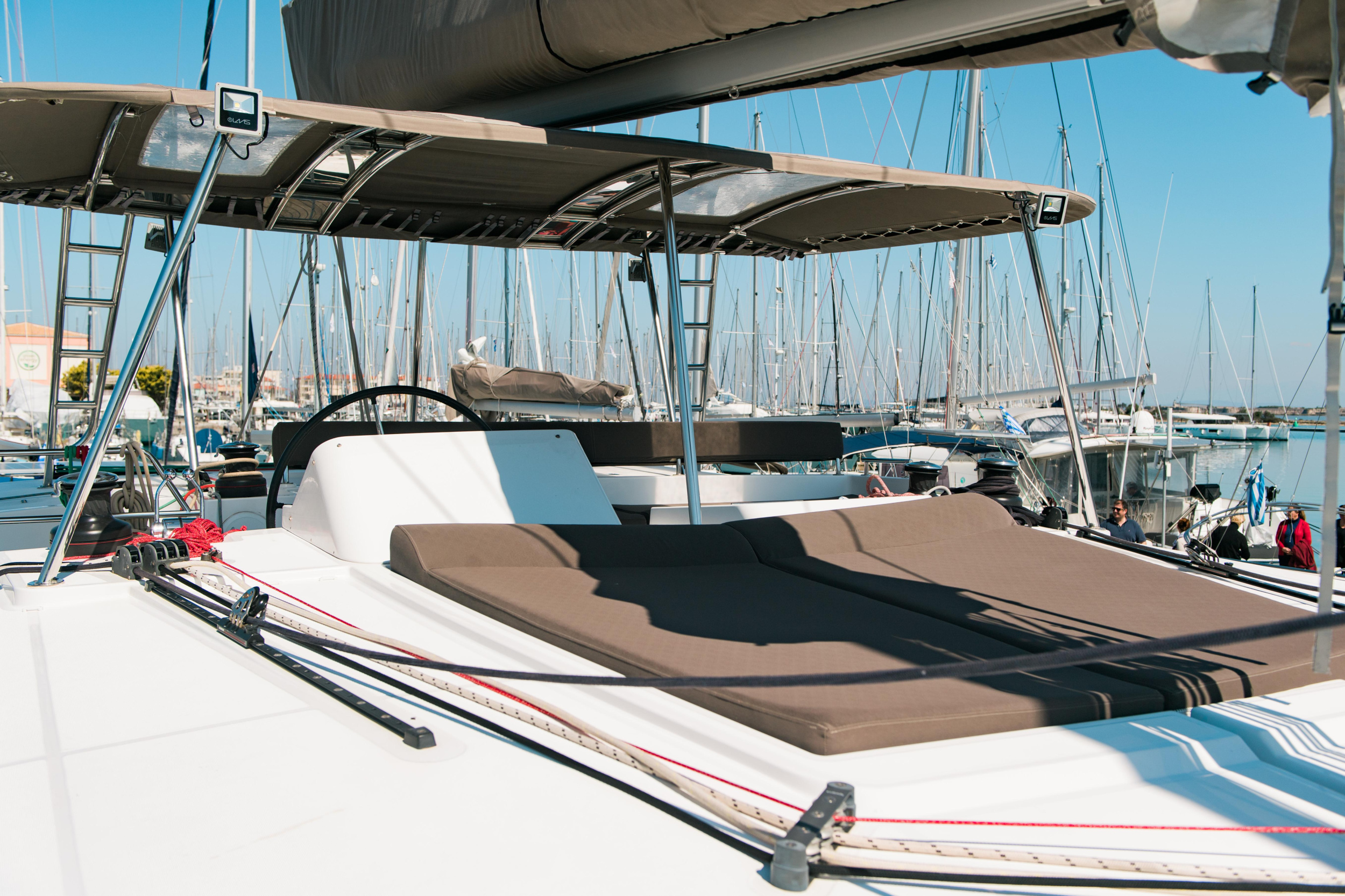 Lagoon 450 Flybridge — photo 12